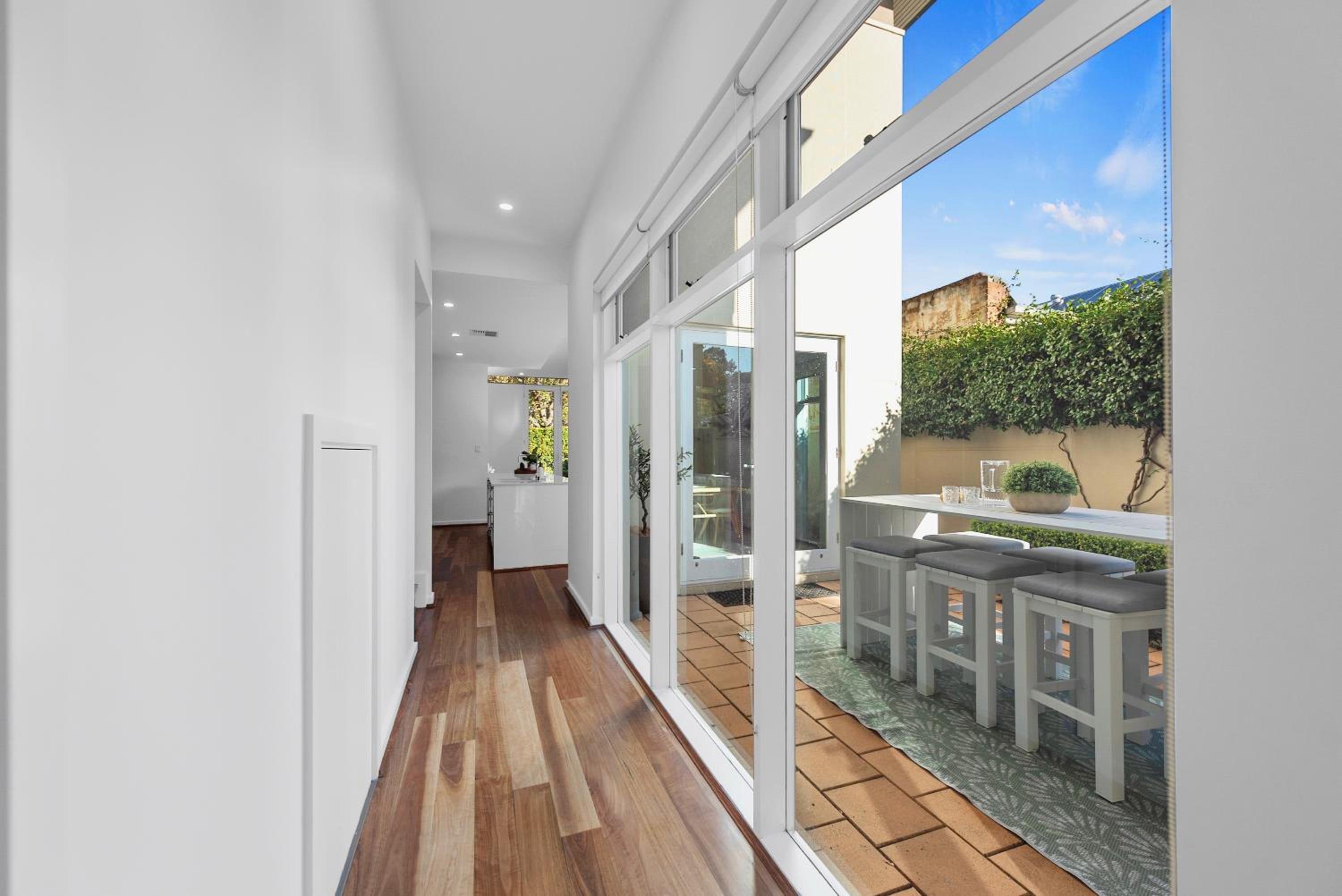 Stylish Home, Family - Walk to Pub,Cafes, 1KM CBD!