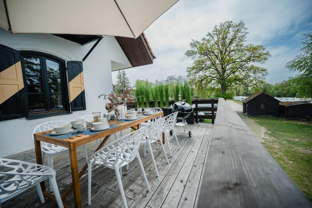 Lake house with sun terrace for 8 guests - Property Image 13