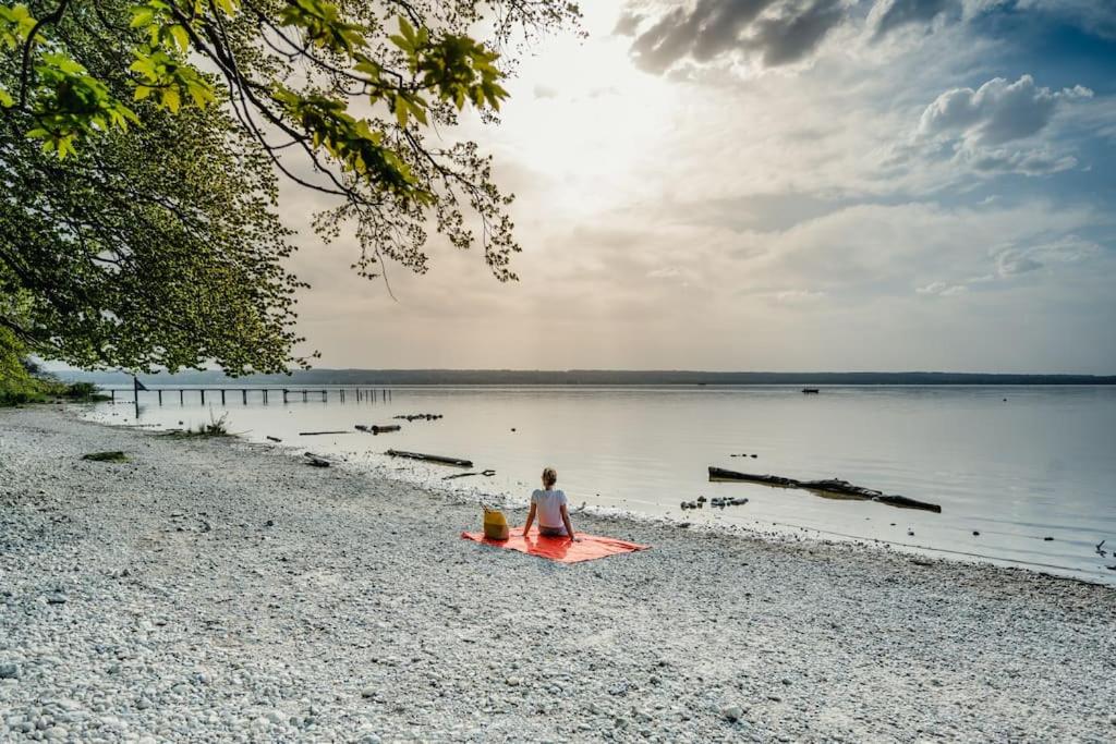 Lake house with sun terrace for 8 guests - Property Image 15