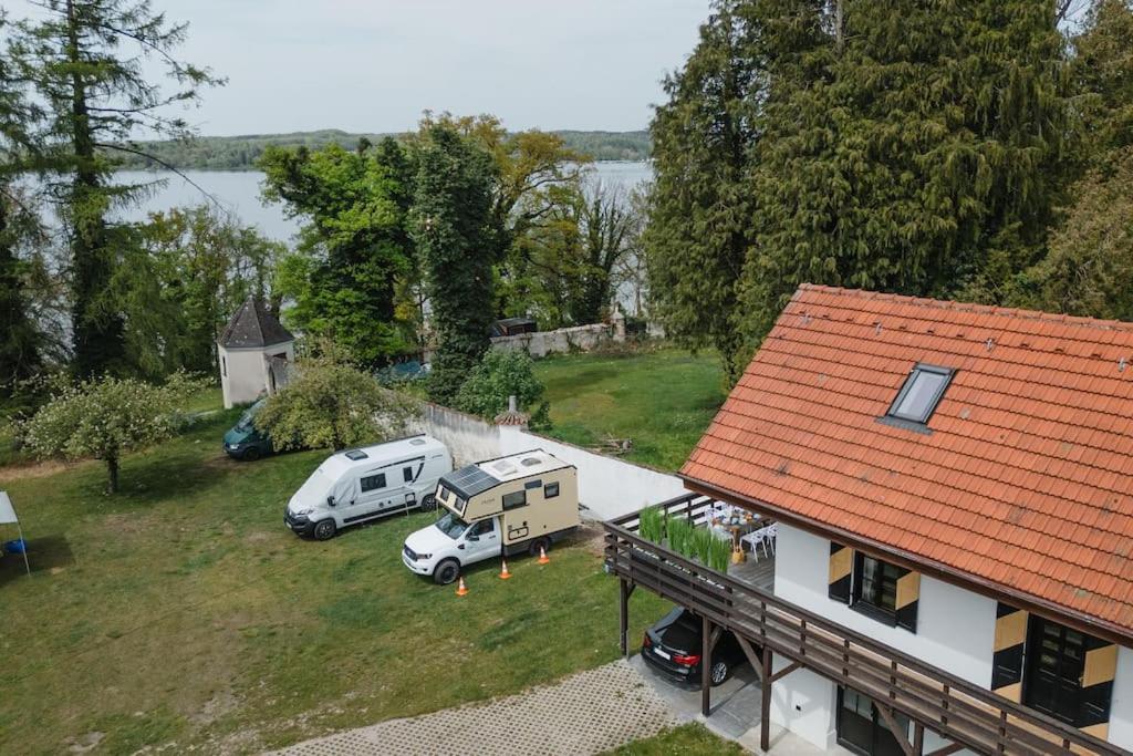 Lake house with sun terrace for 8 guests - Property Image 1