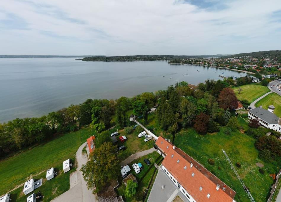 Lake house with sun terrace for 8 guests - Property Image 17
