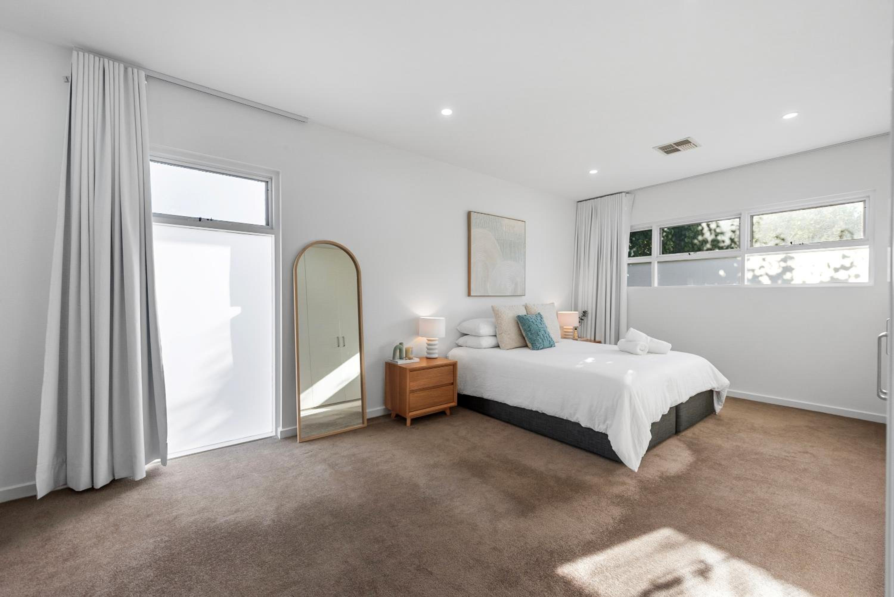 Stylish Home, Family - Walk to Pub,Cafes, 1KM CBD!