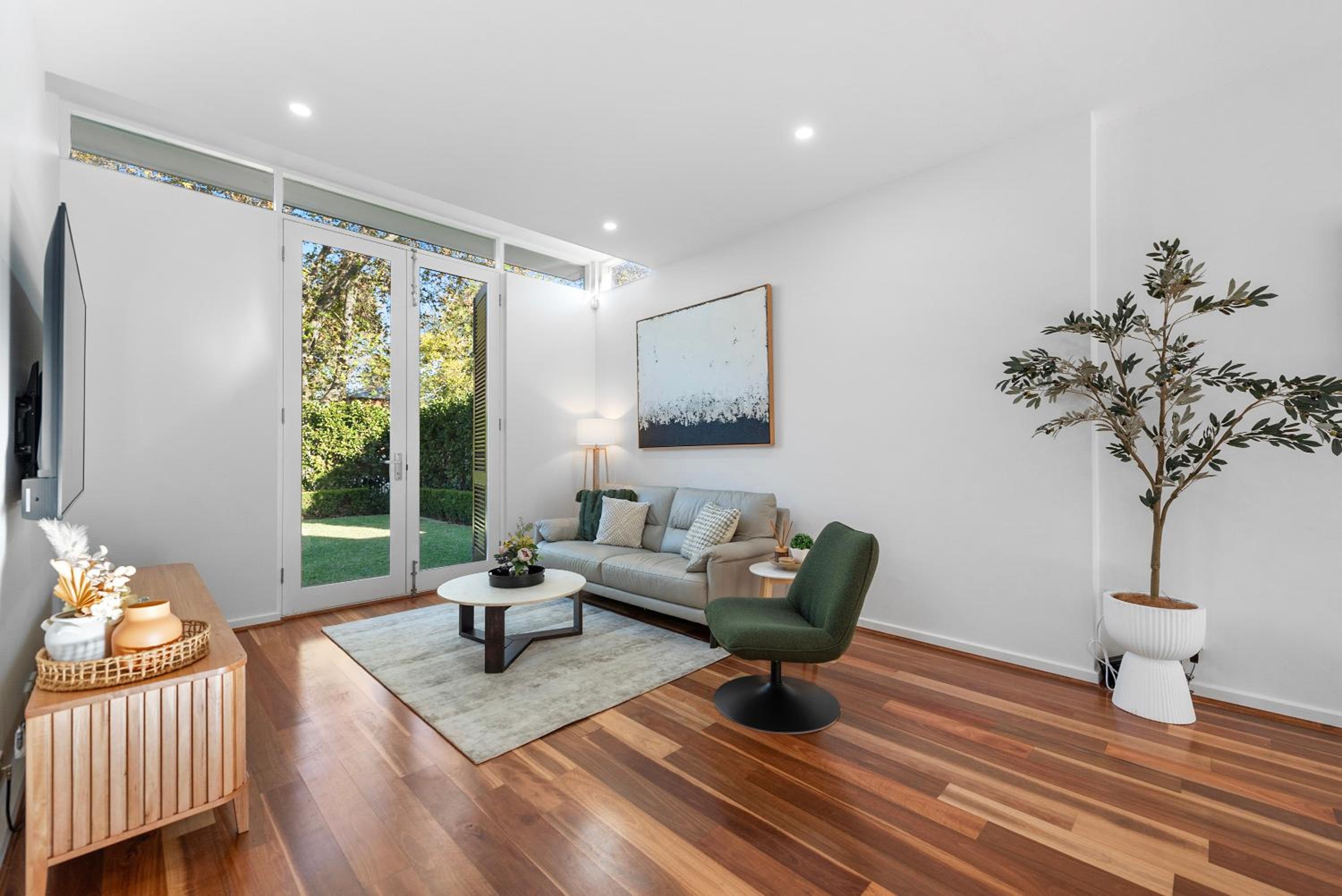 Stylish Home, Family - Walk to Pub,Cafes, 1KM CBD!