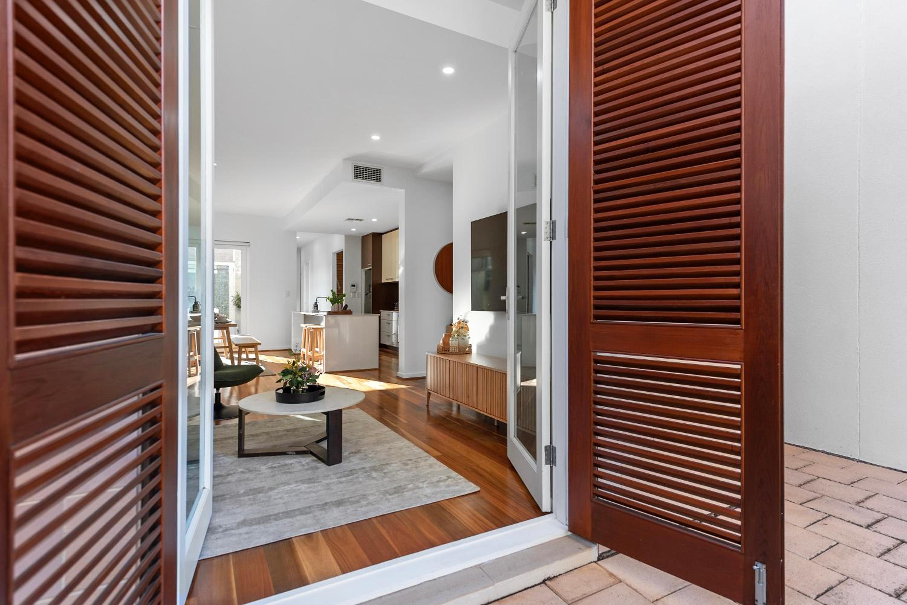 Stylish Home, Family - Walk to Pub,Cafes, 1KM CBD!