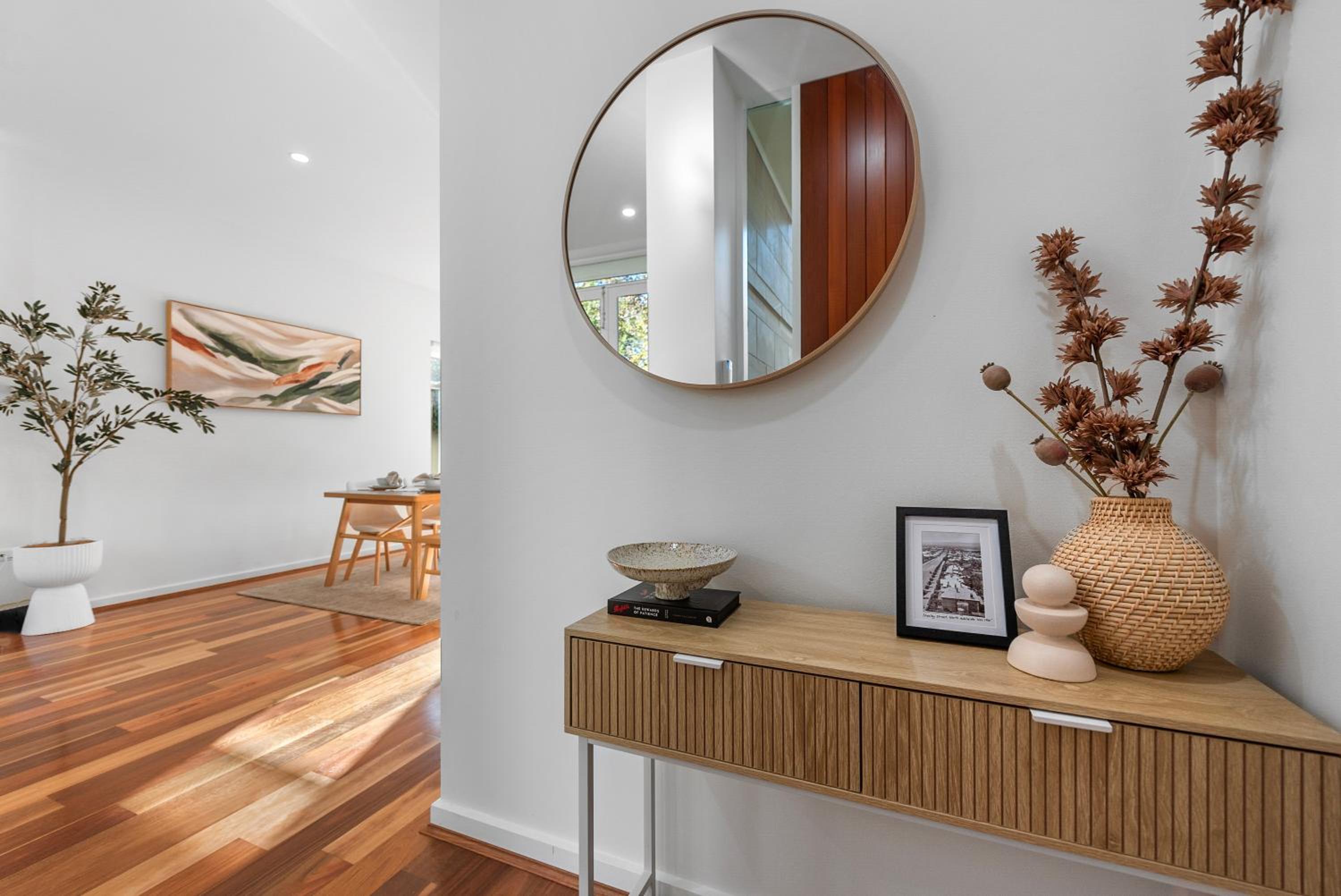 Stylish Home, Family - Walk to Pub,Cafes, 1KM CBD!