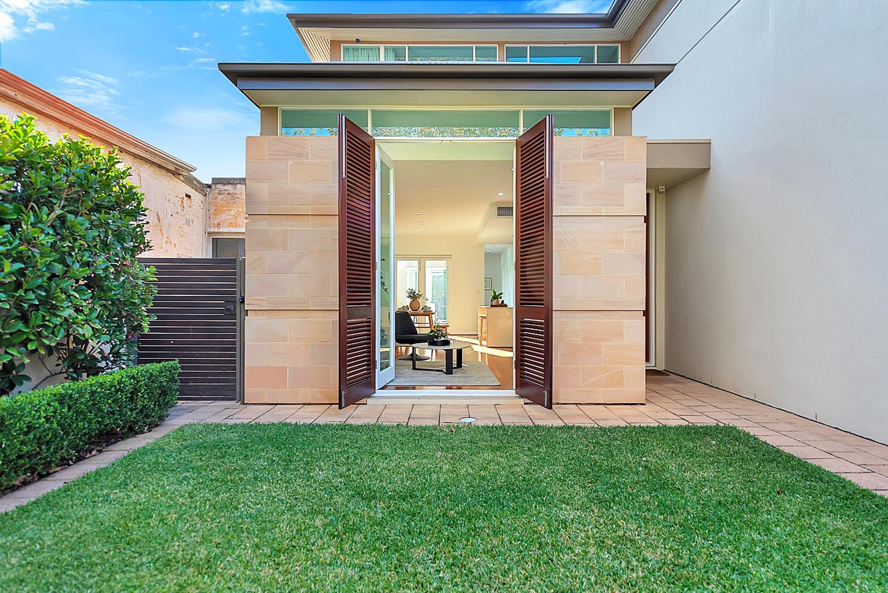 Stylish Home, Family - Walk to Pub,Cafes, 1KM CBD!