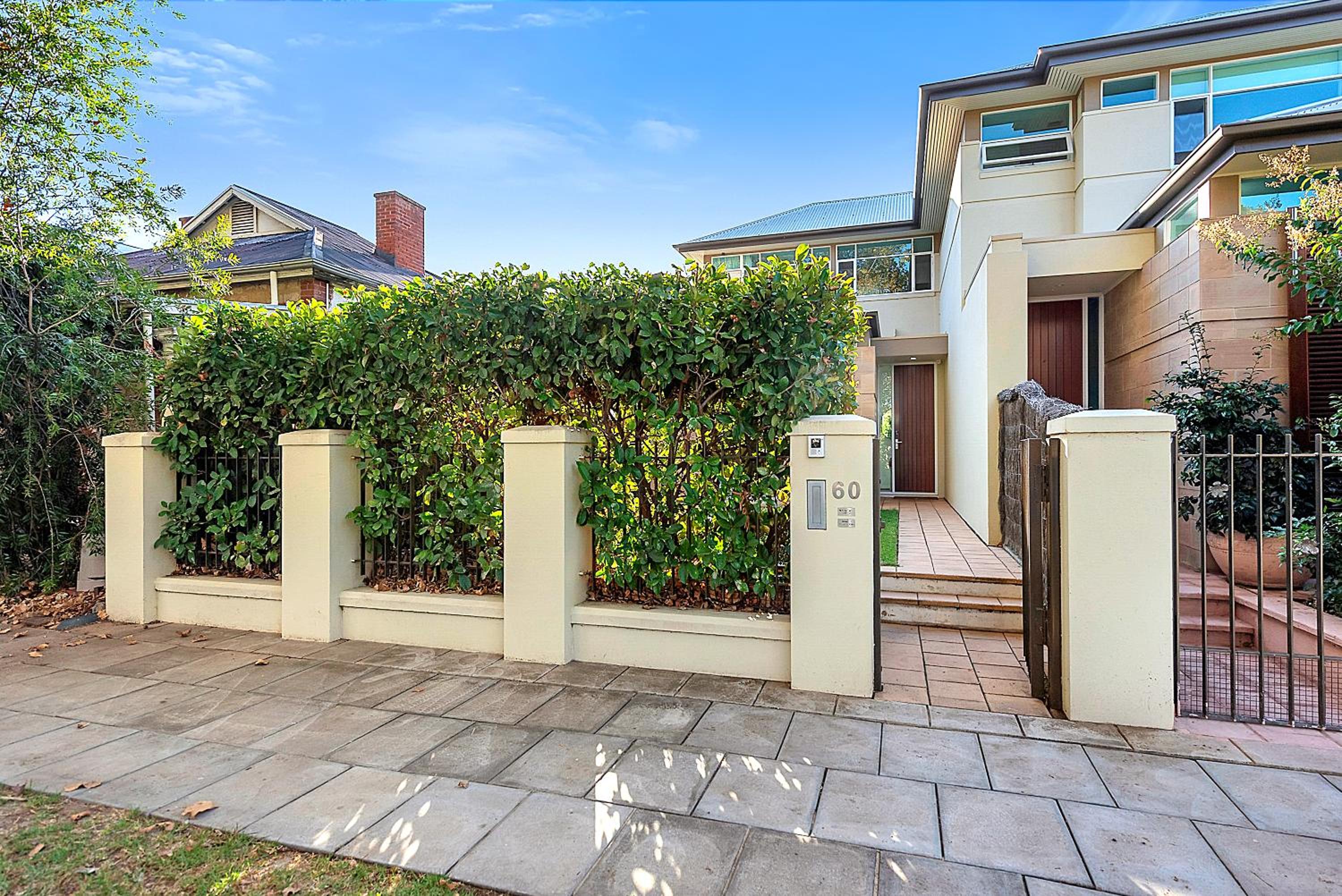 Stylish Home, Family - Walk to Pub,Cafes, 1KM CBD!