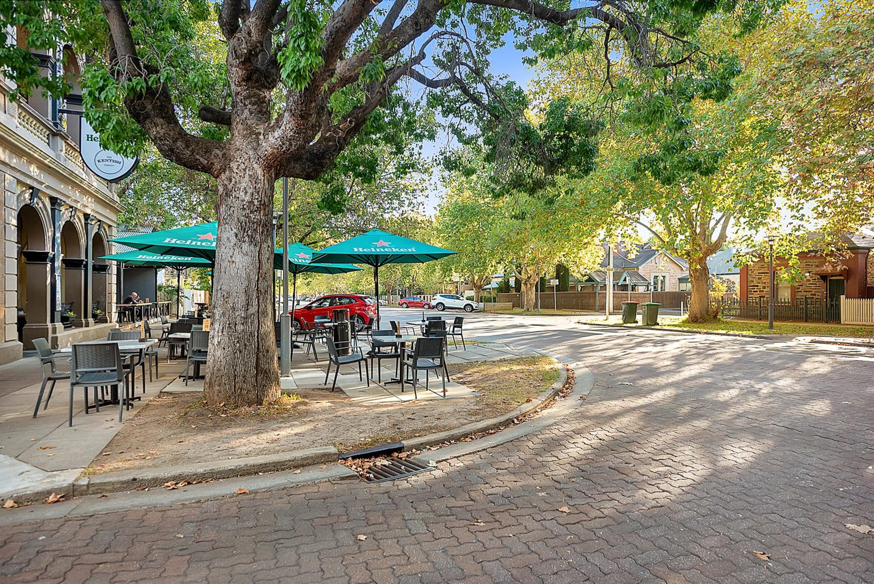 Stylish Home, Family - Walk to Pub,Cafes, 1KM CBD!