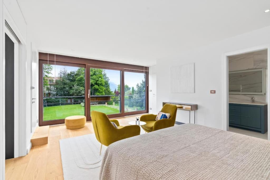 5-Bedroom Villa - Mountain Views