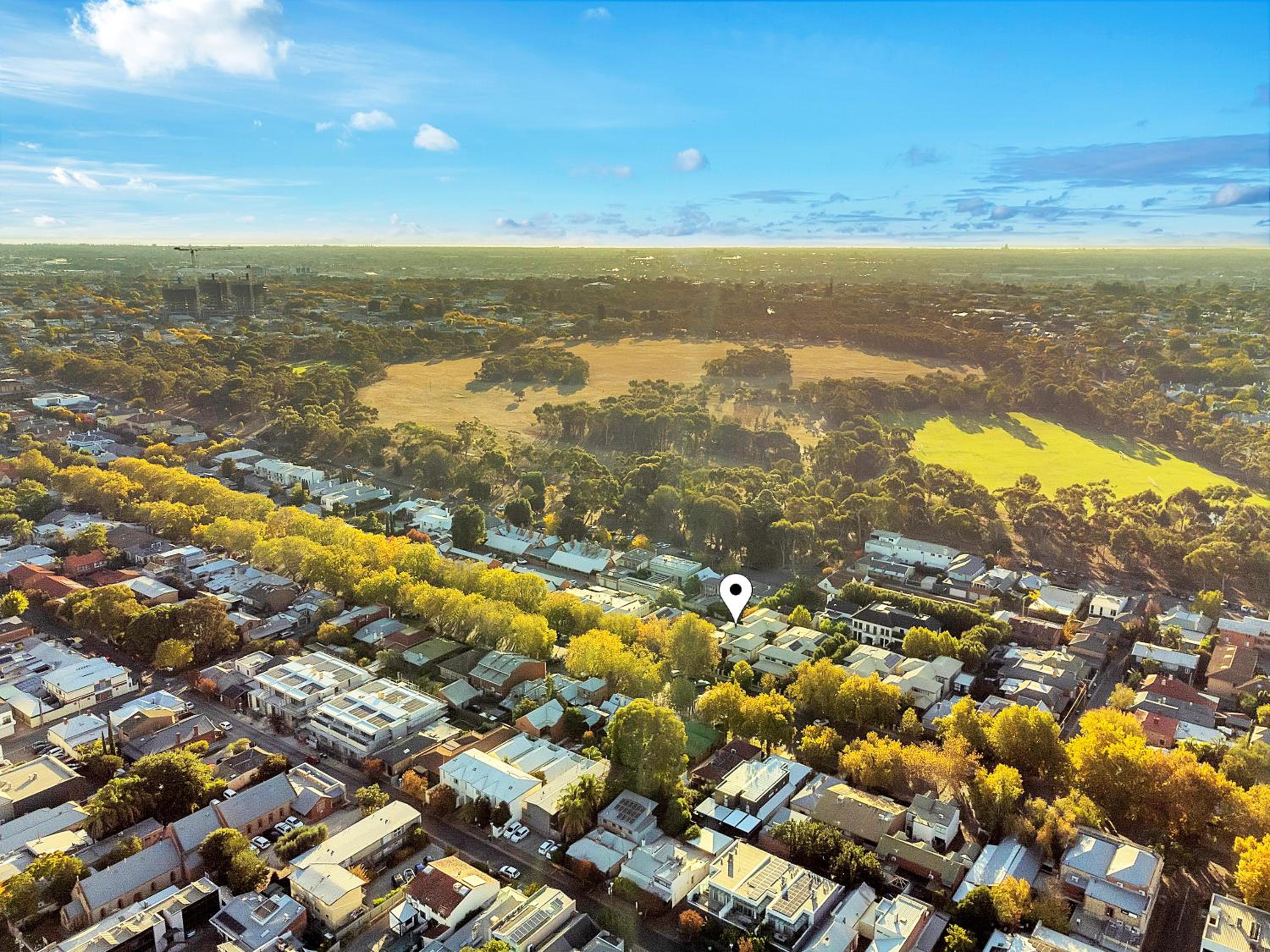 Stylish Home, Family - Walk to Pub,Cafes, 1KM CBD!