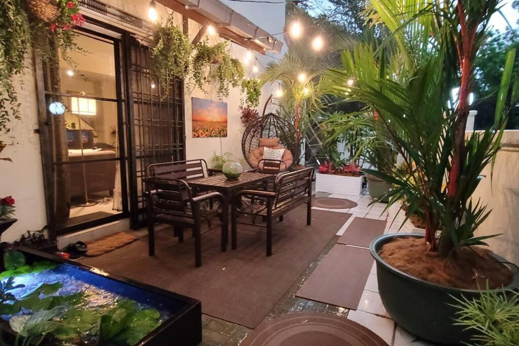 The FUN House- 3 bedrooms, pool table & LOTs more