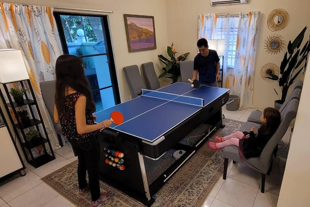 The FUN House- 3 bedrooms, pool table & LOTs more