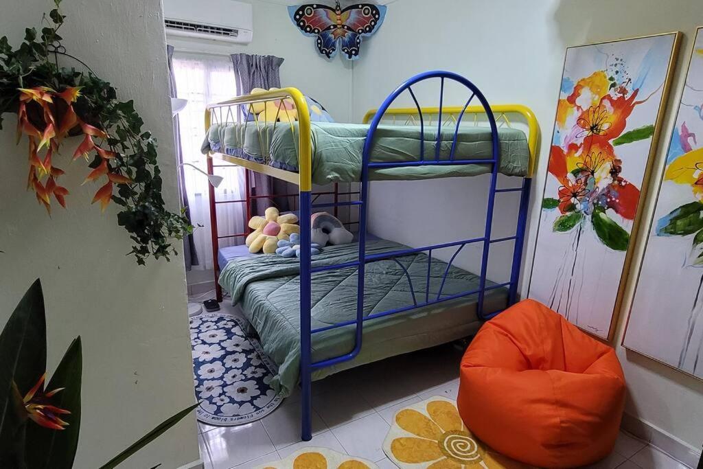 The FUN House- 3 bedrooms, pool table & LOTs more