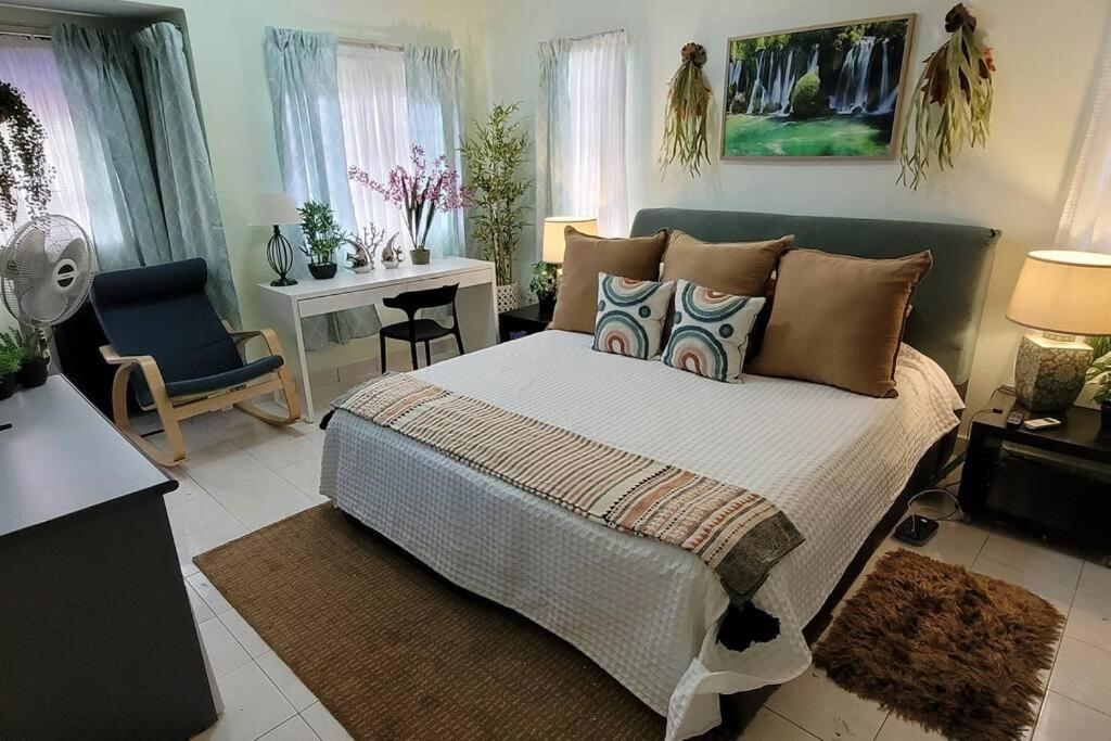 The FUN House- 3 bedrooms, pool table & LOTs more