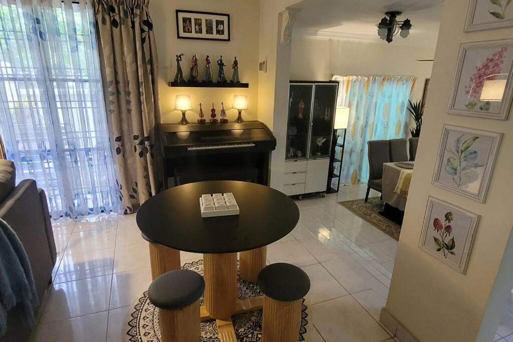 The FUN House- 3 bedrooms, pool table & LOTs more