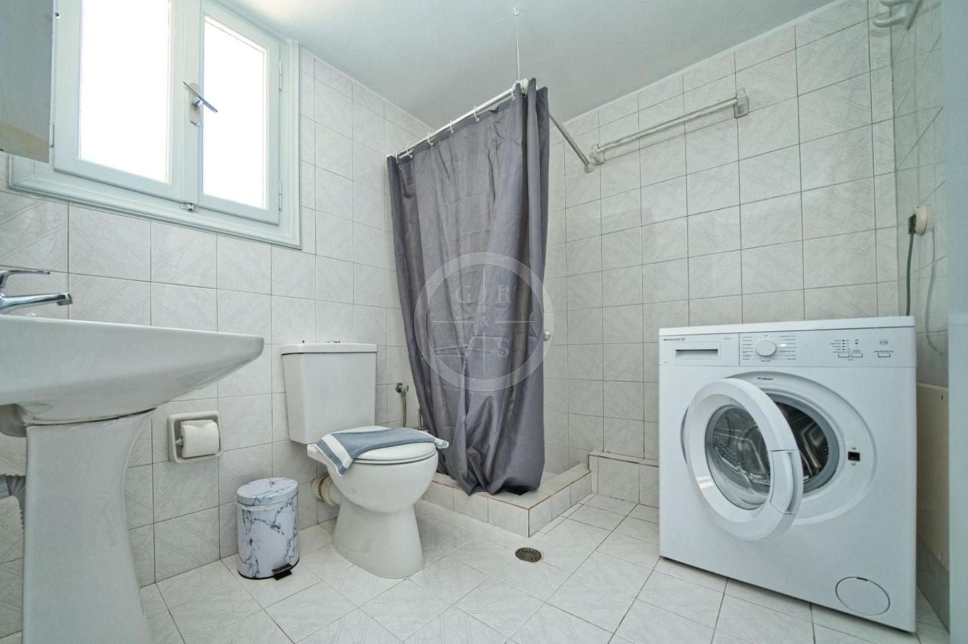 Ira Apartment