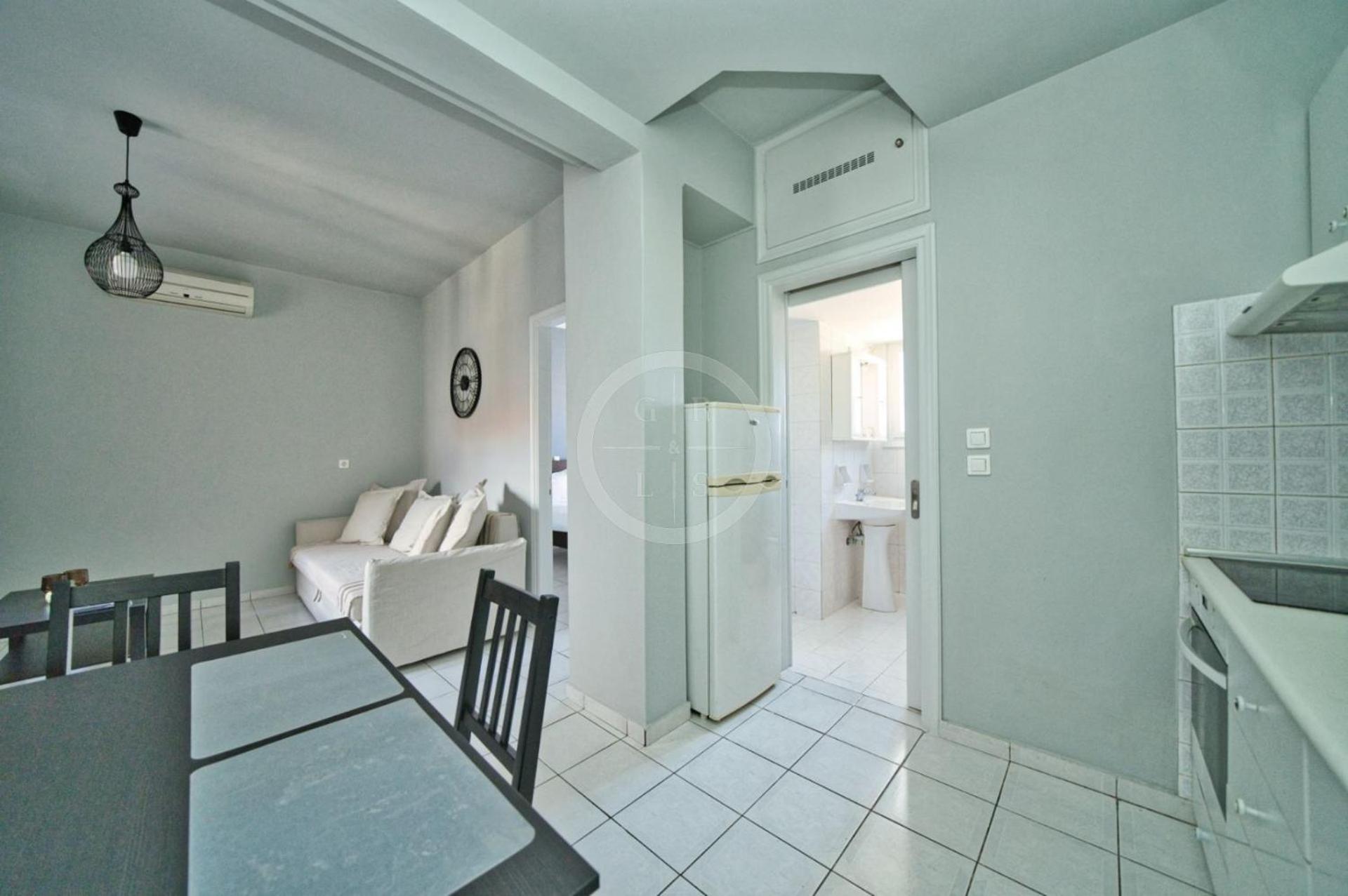 Ira Apartment