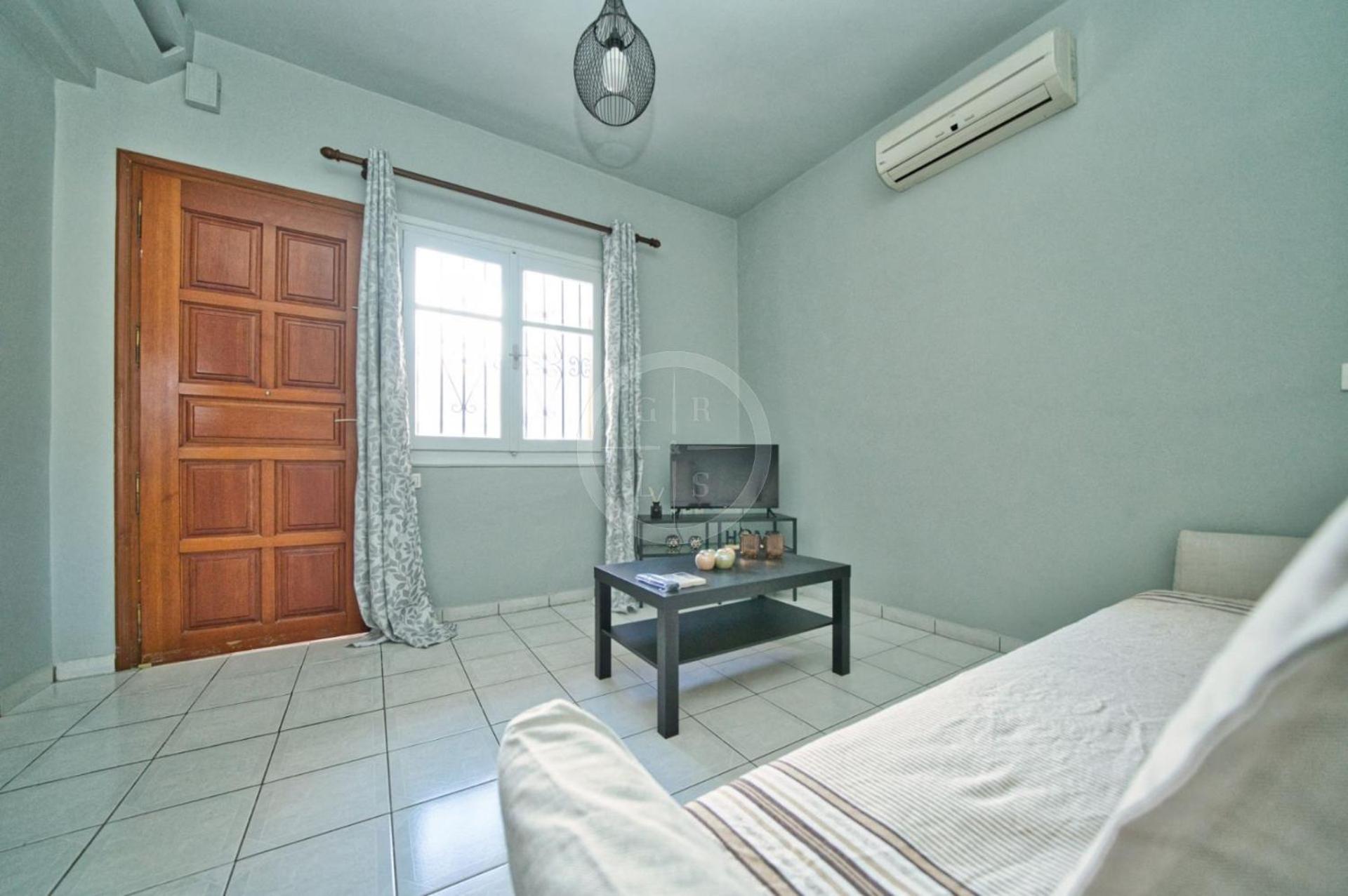 Ira Apartment