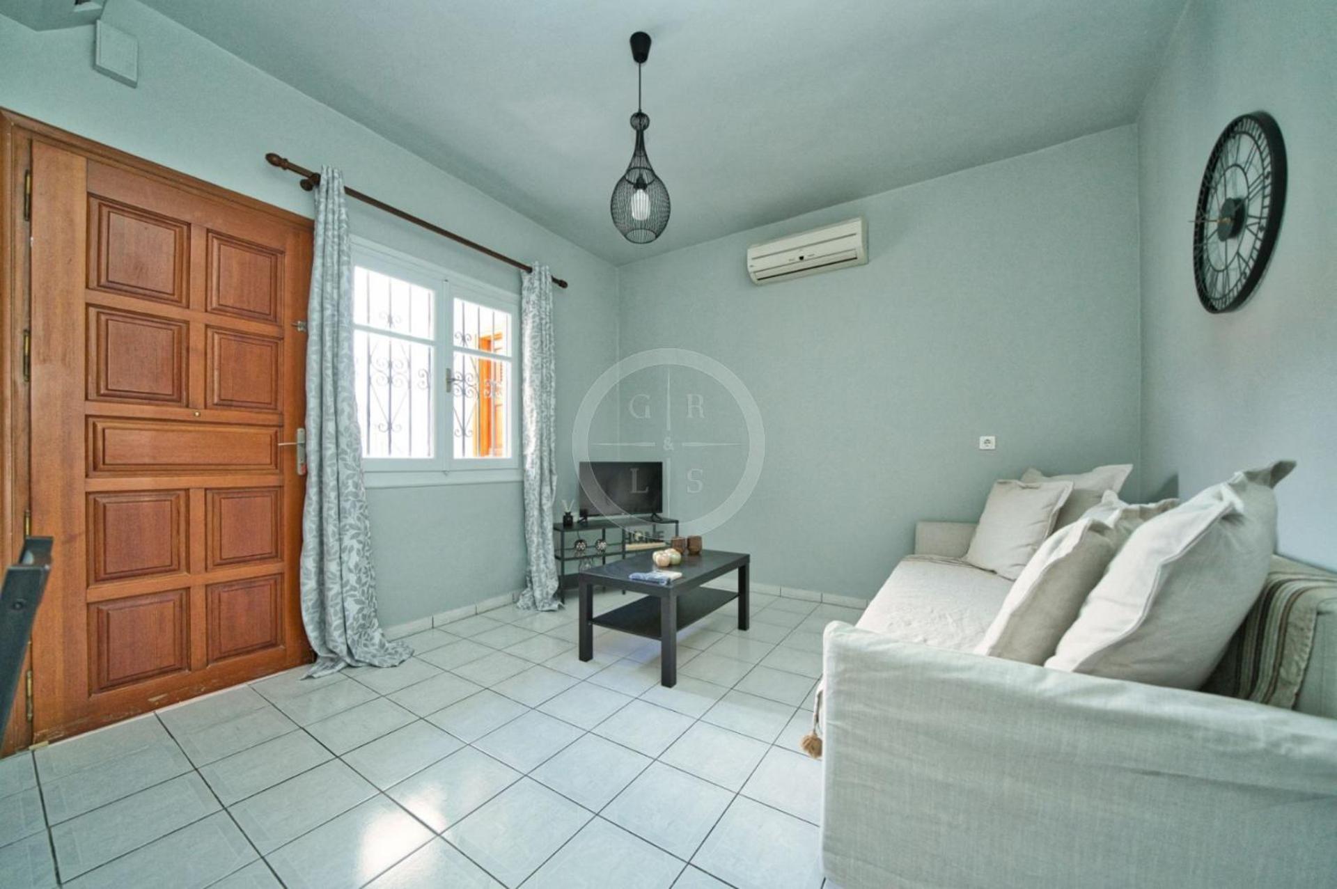 Ira Apartment