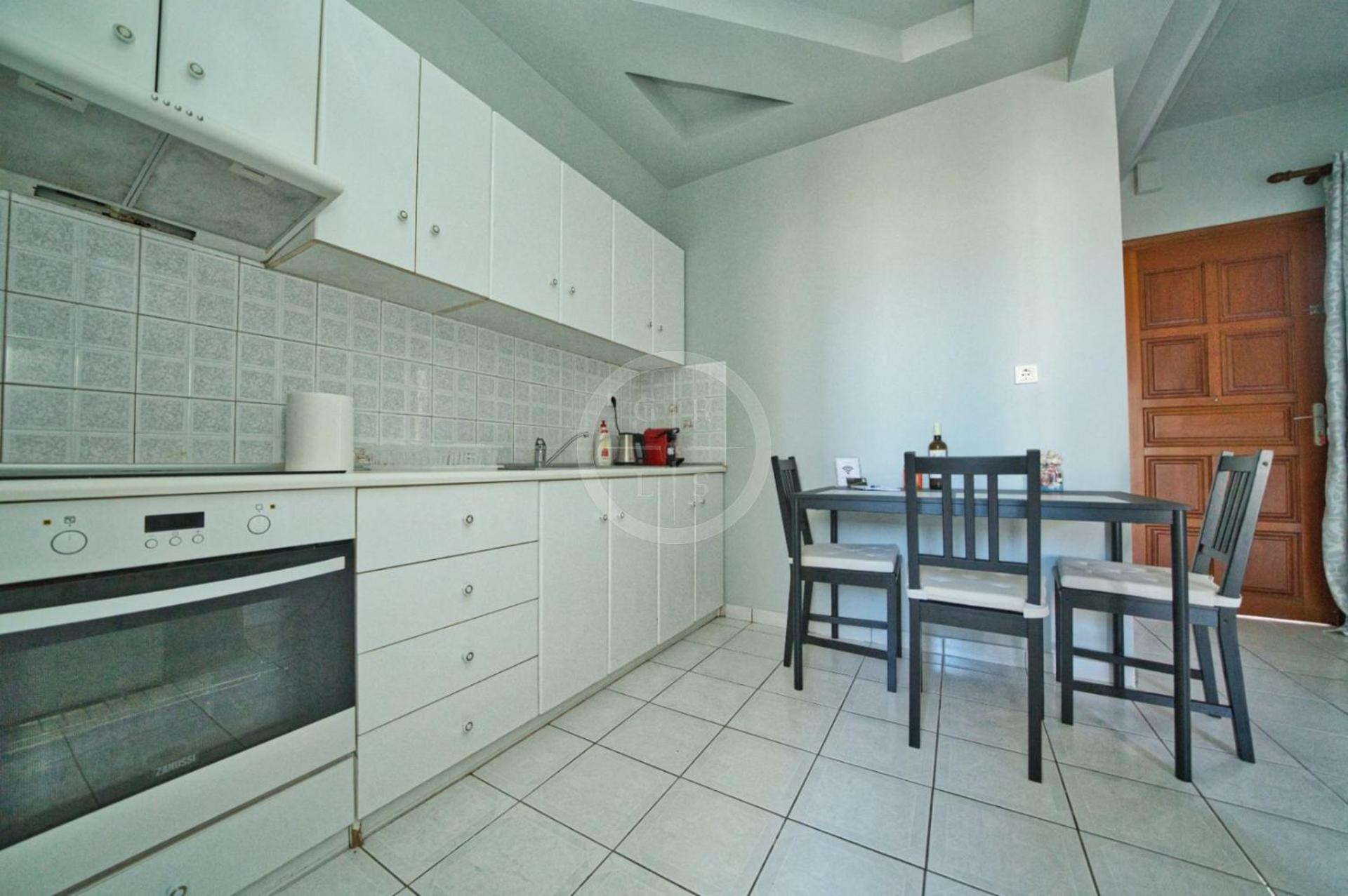 Ira Apartment