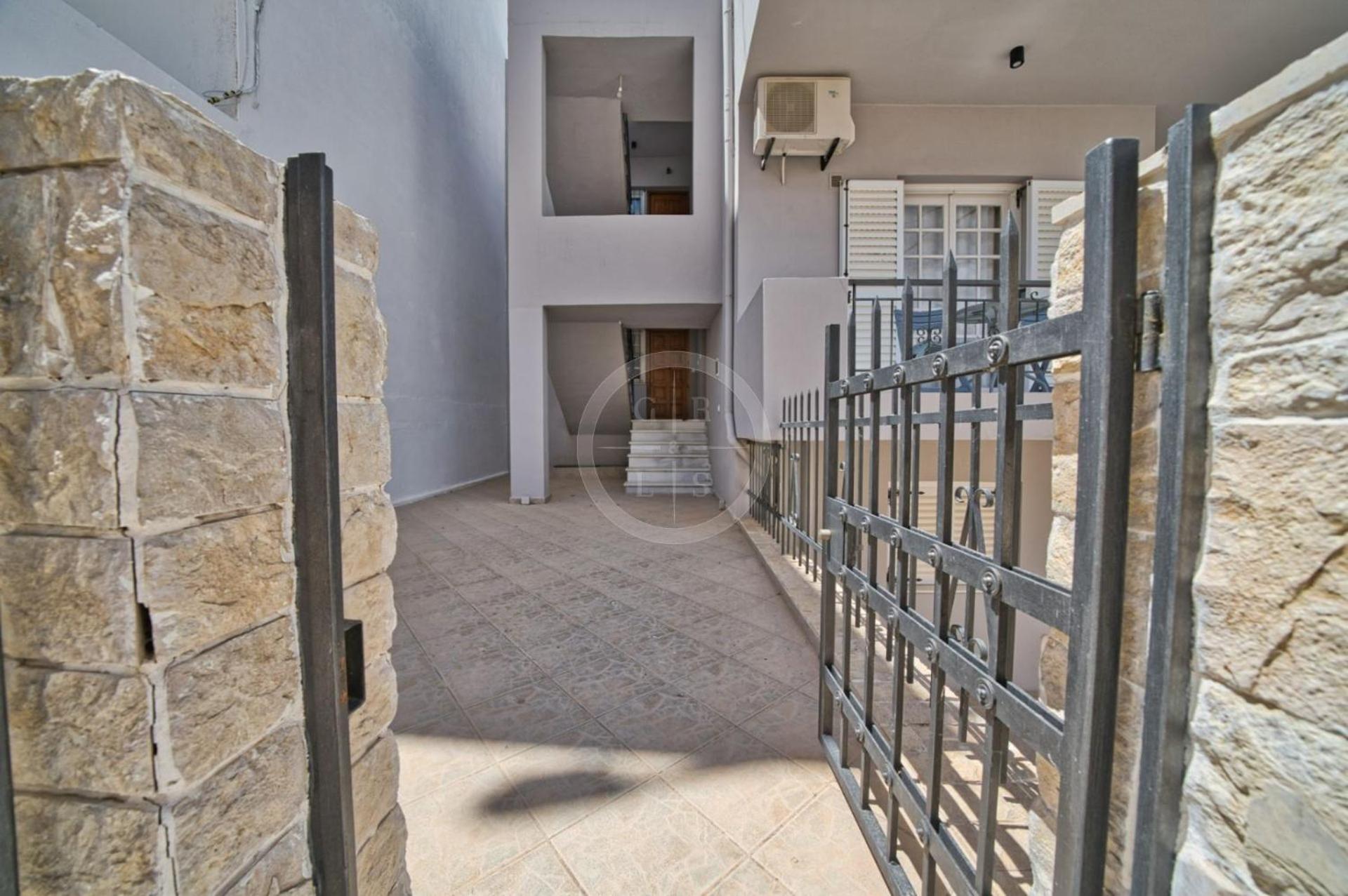 Ira Apartment