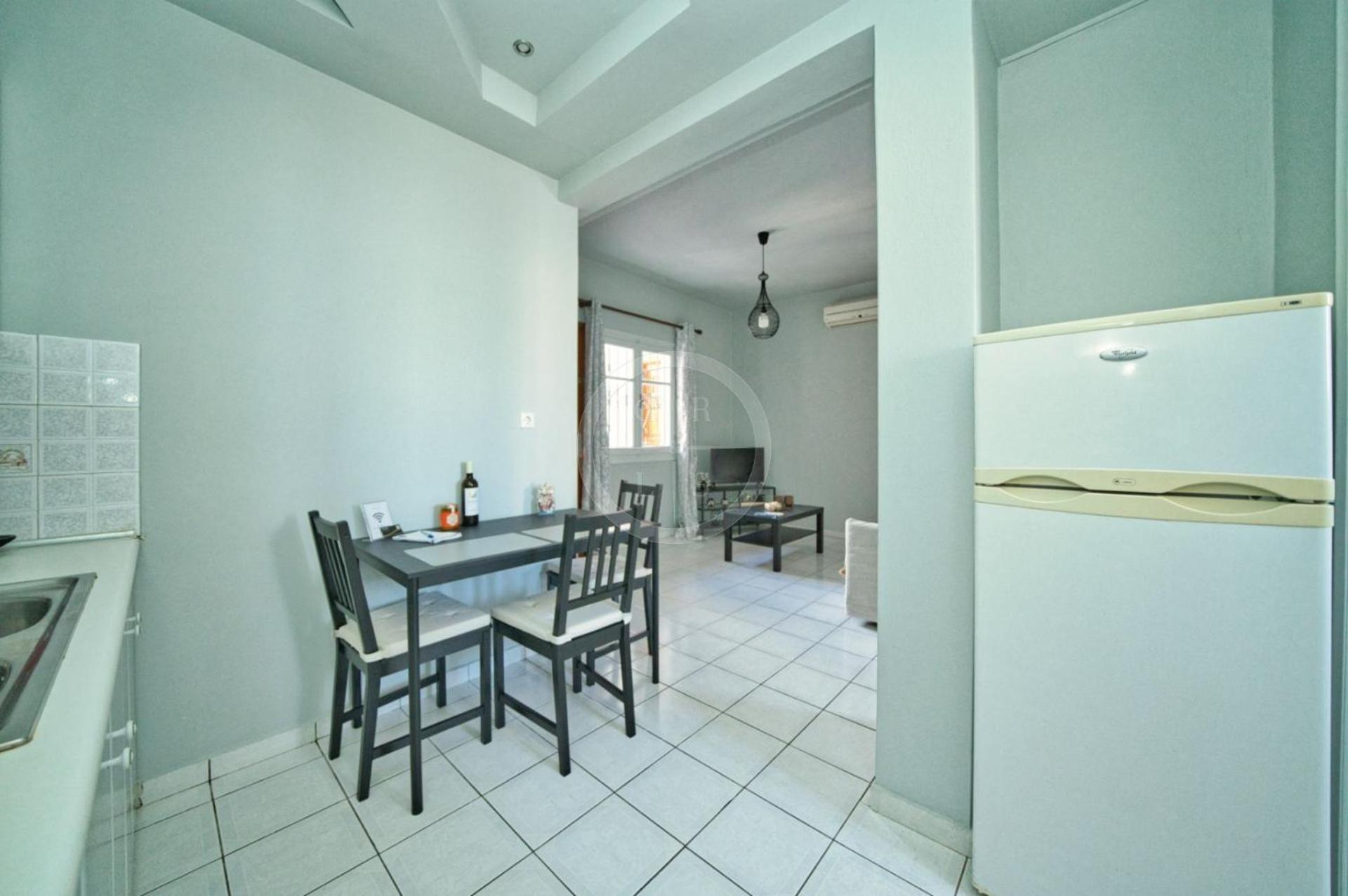 Ira Apartment