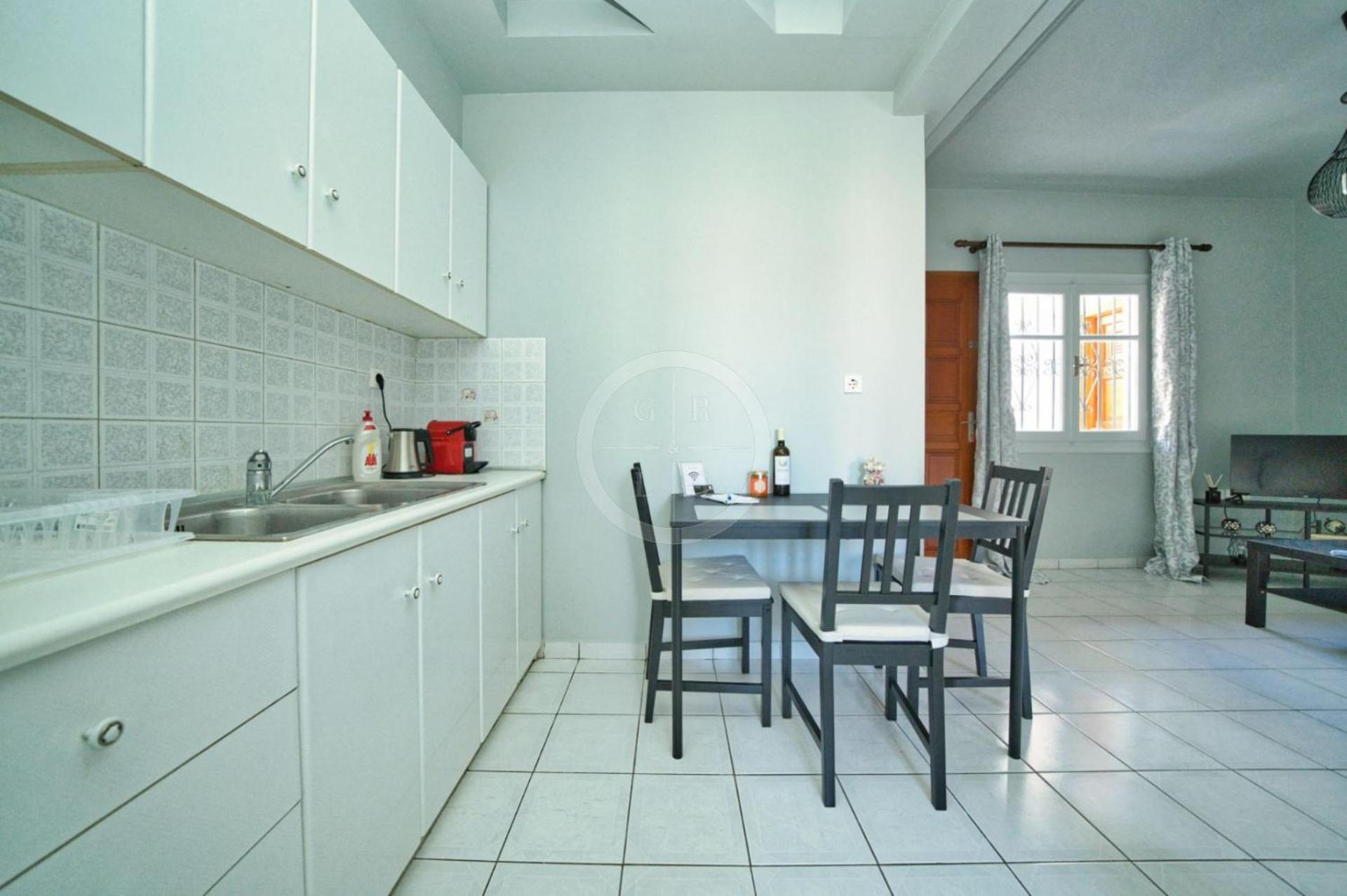 Ira Apartment