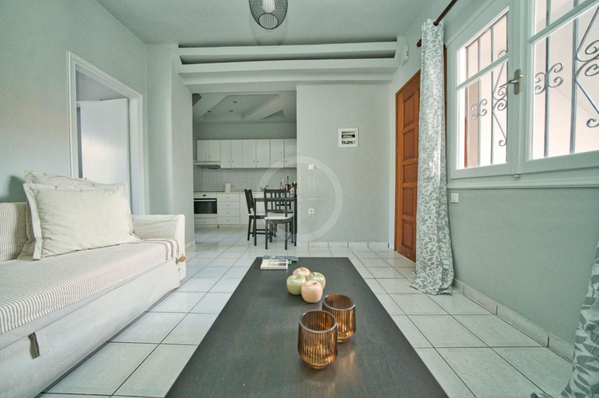Ira Apartment