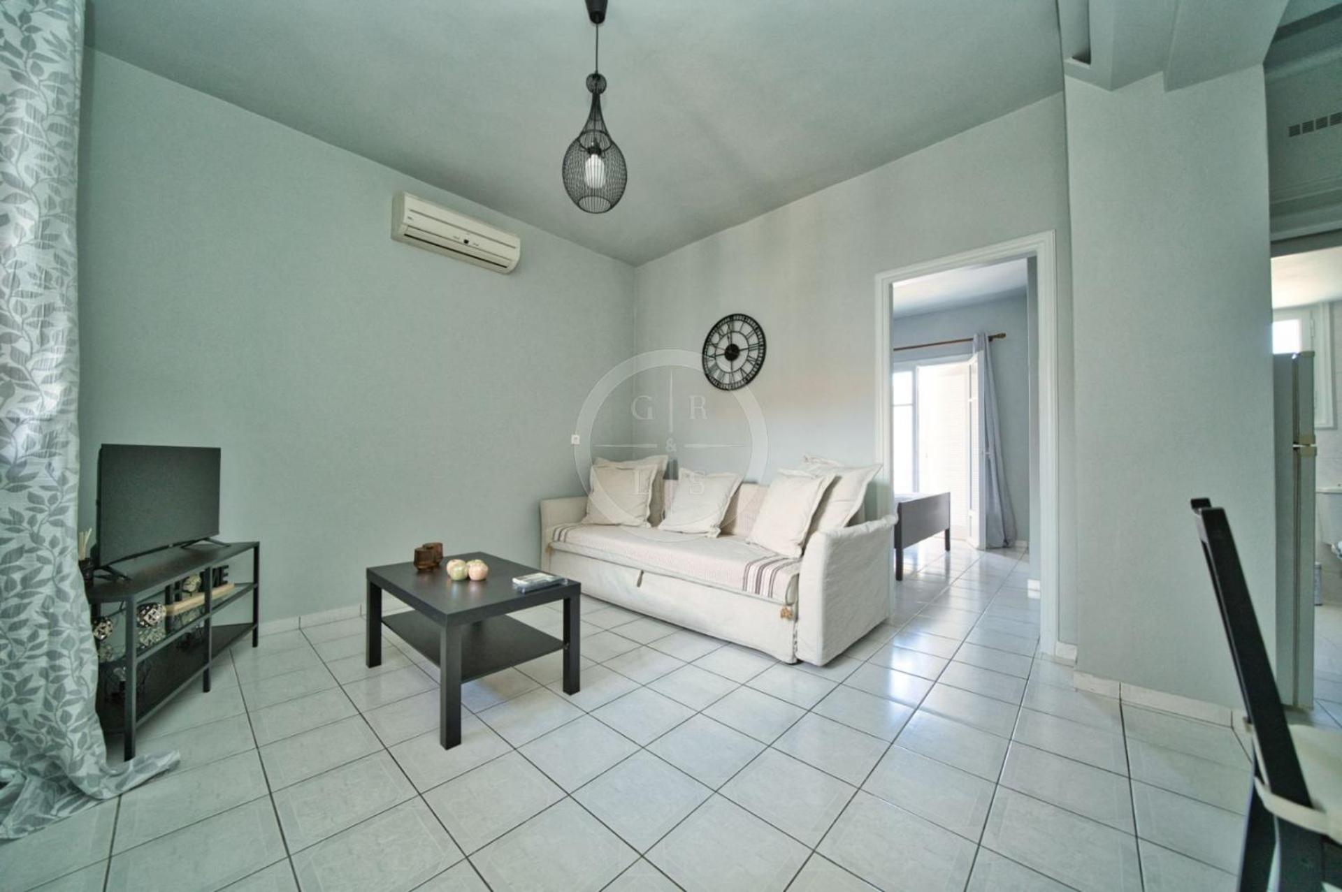 Ira Apartment