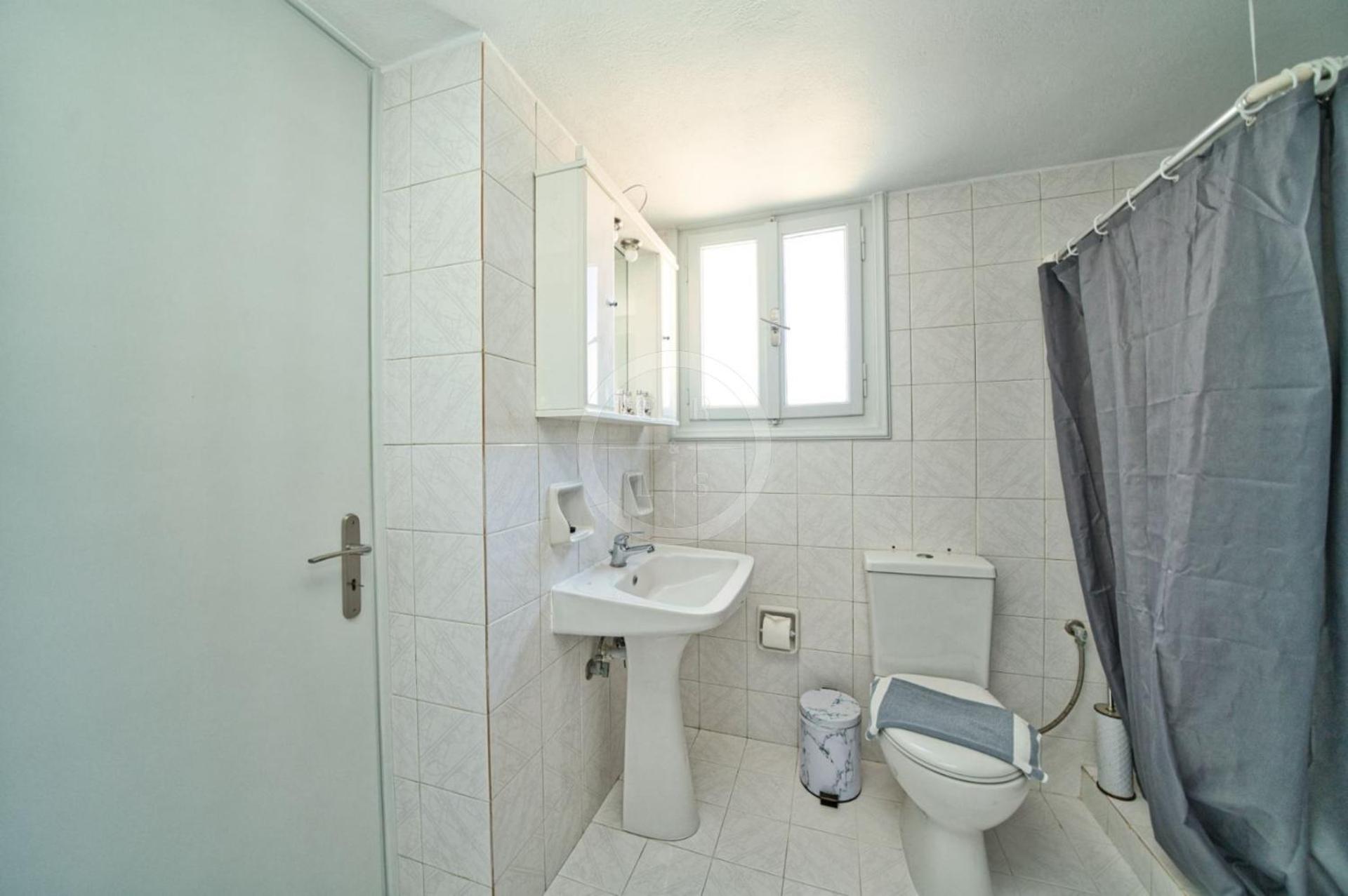 Ira Apartment