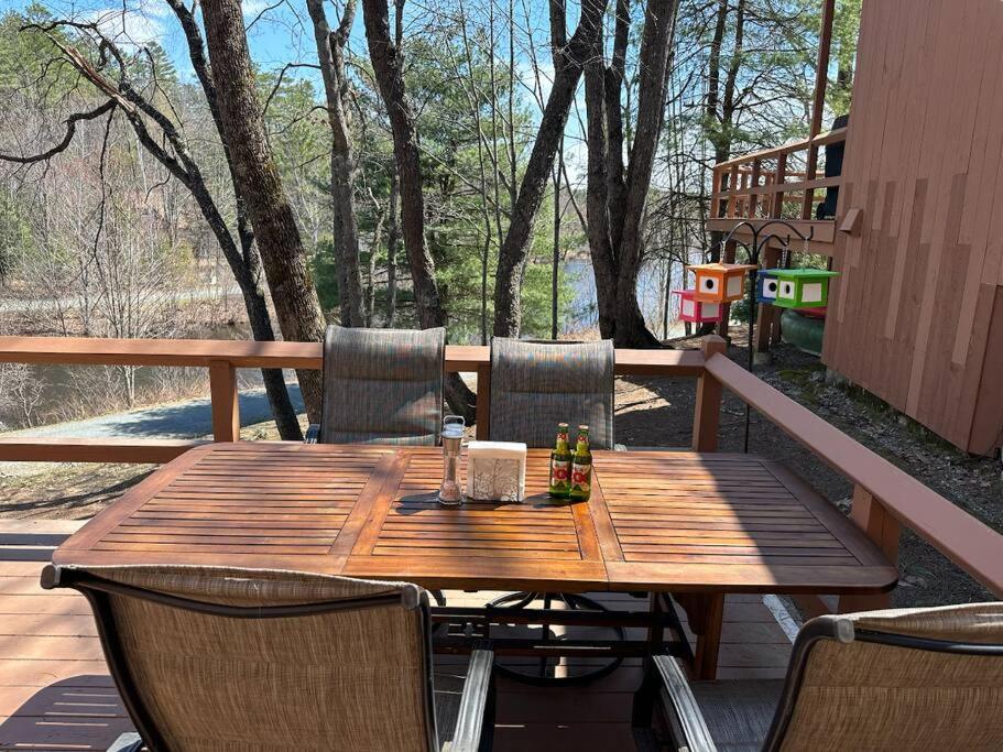 Renovated 3BDLakehouse w Kayaks fully stocked! view 2