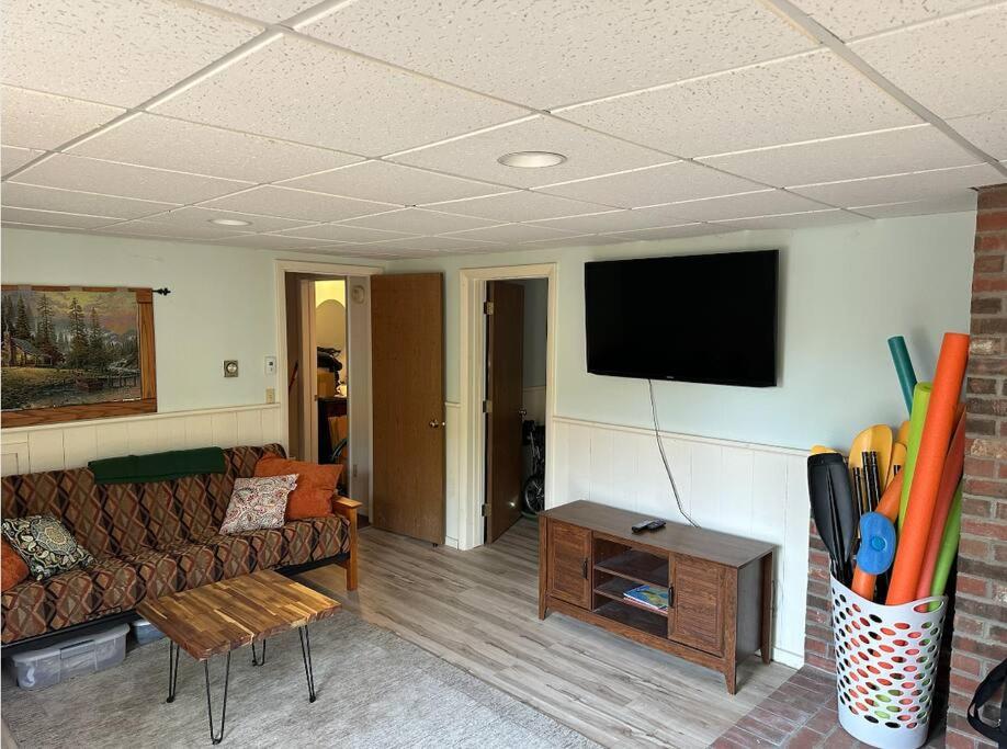 Renovated 3BDLakehouse w Kayaks fully stocked! view 3