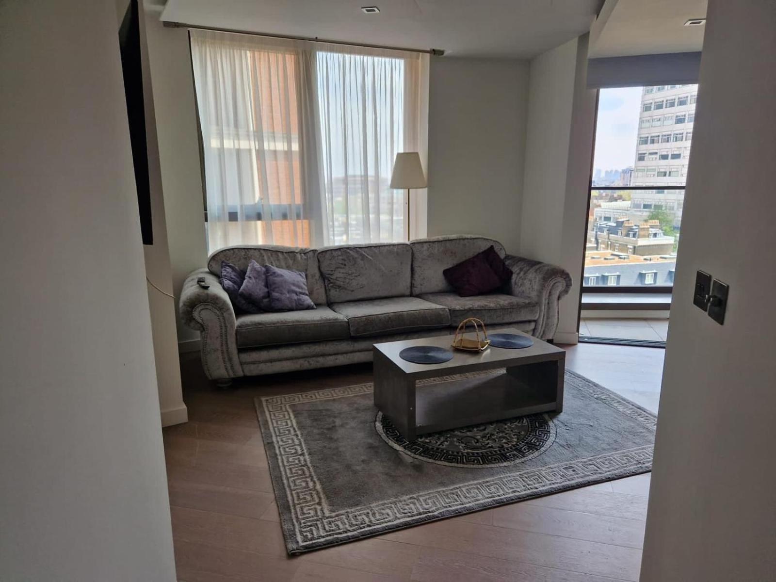 one Luxury bedroom in central London view 5