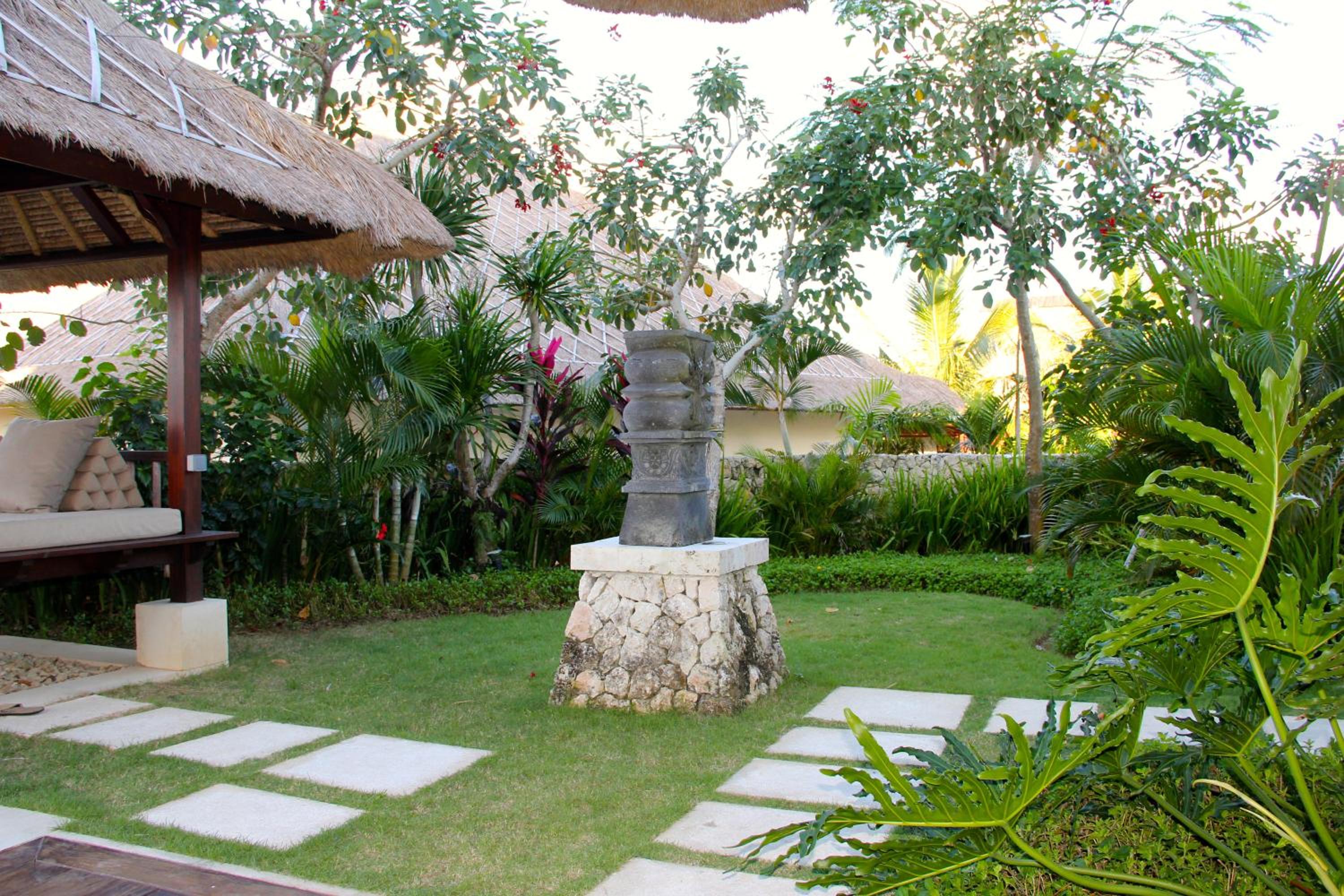 Escape to Paradise, Deluxe Fractional 2BR Garden Pool Villa Private Beach Near Uluwatu view 5
