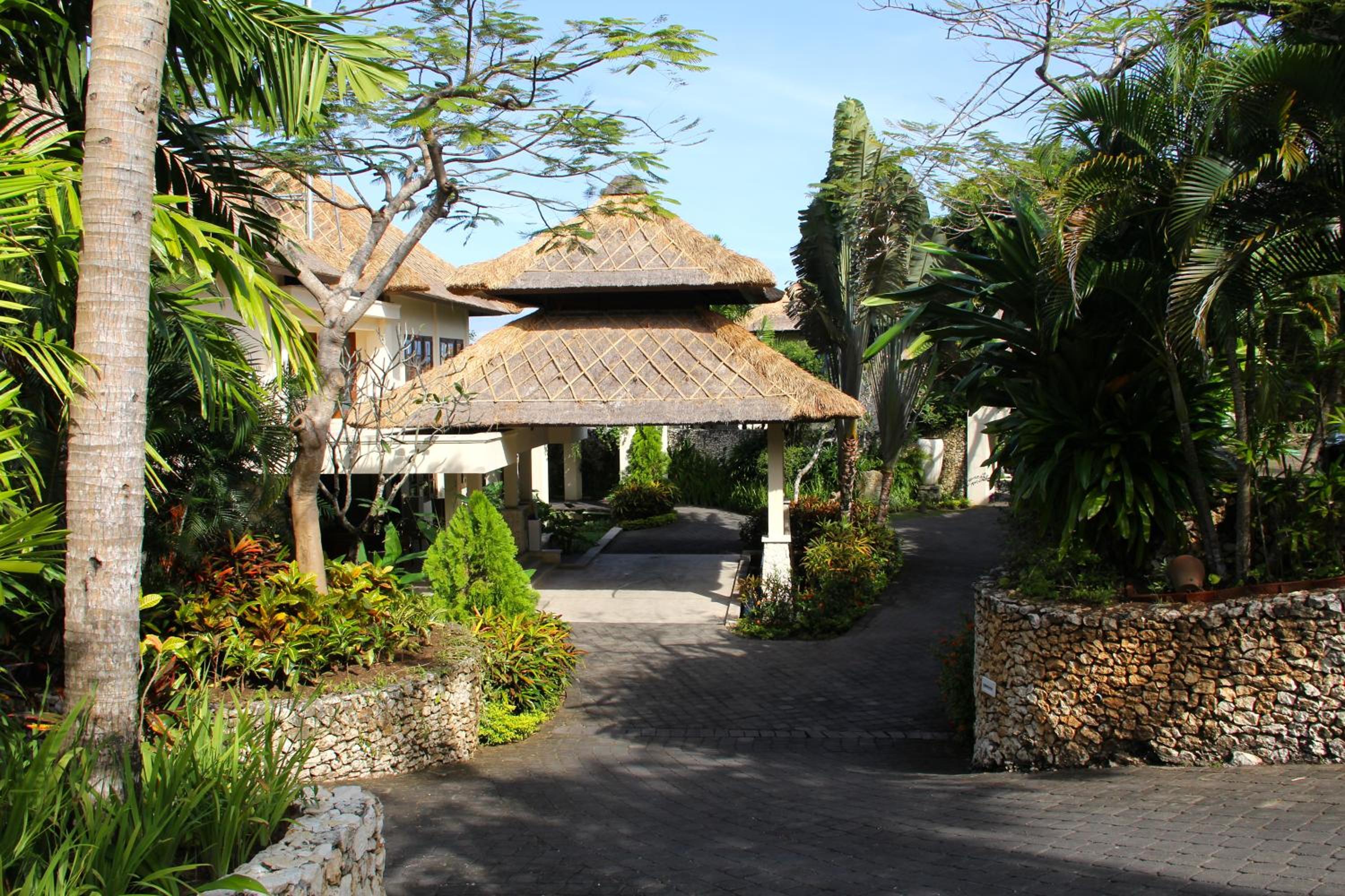 Escape to Paradise, Deluxe Fractional 2BR Garden Pool Villa Private Beach Near Uluwatu view 2