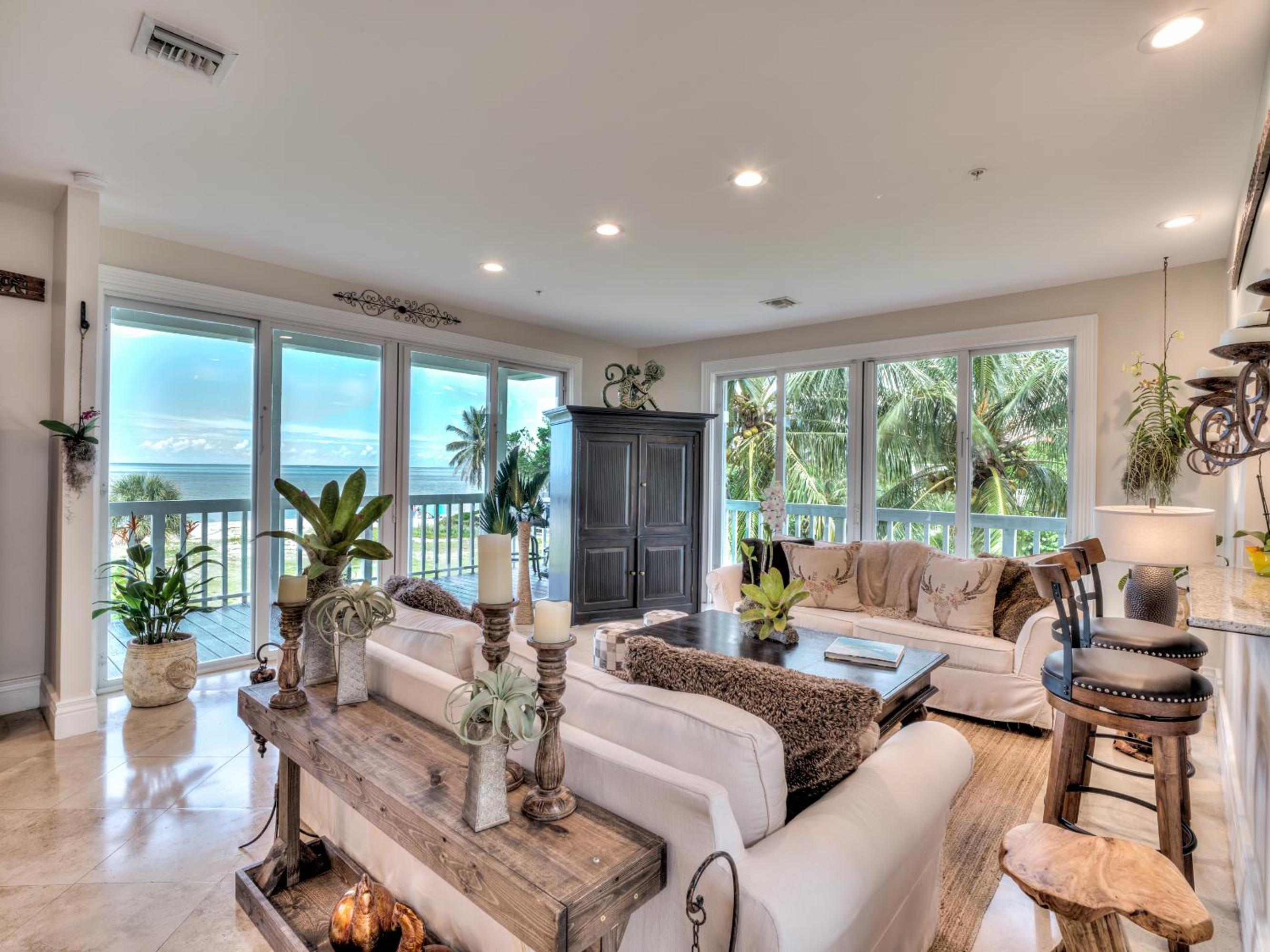 Sol Mar-Oceanfront Beachhouse
