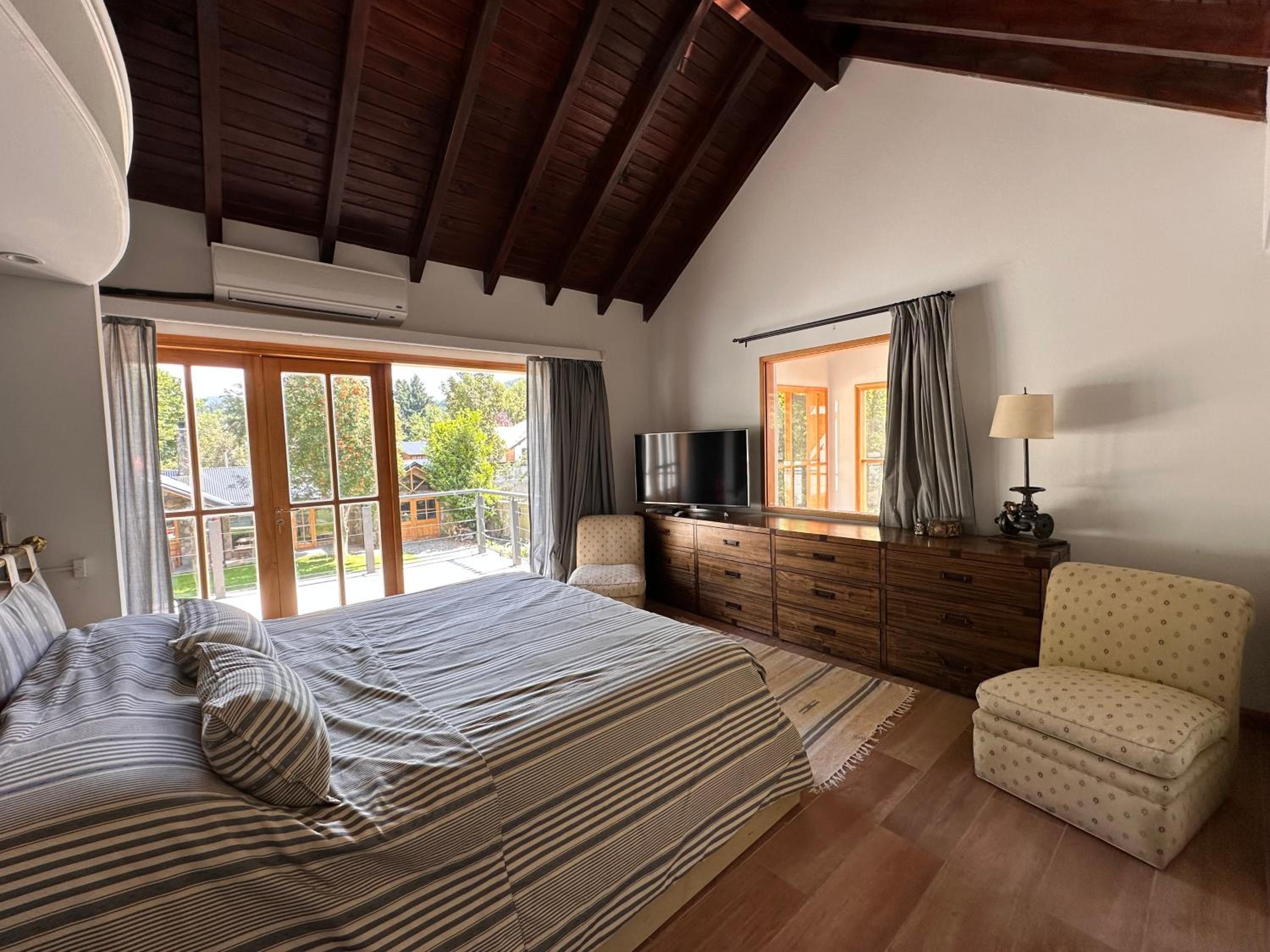 Patagonia Casa Sur - Casona de lujo con piscina y quincho