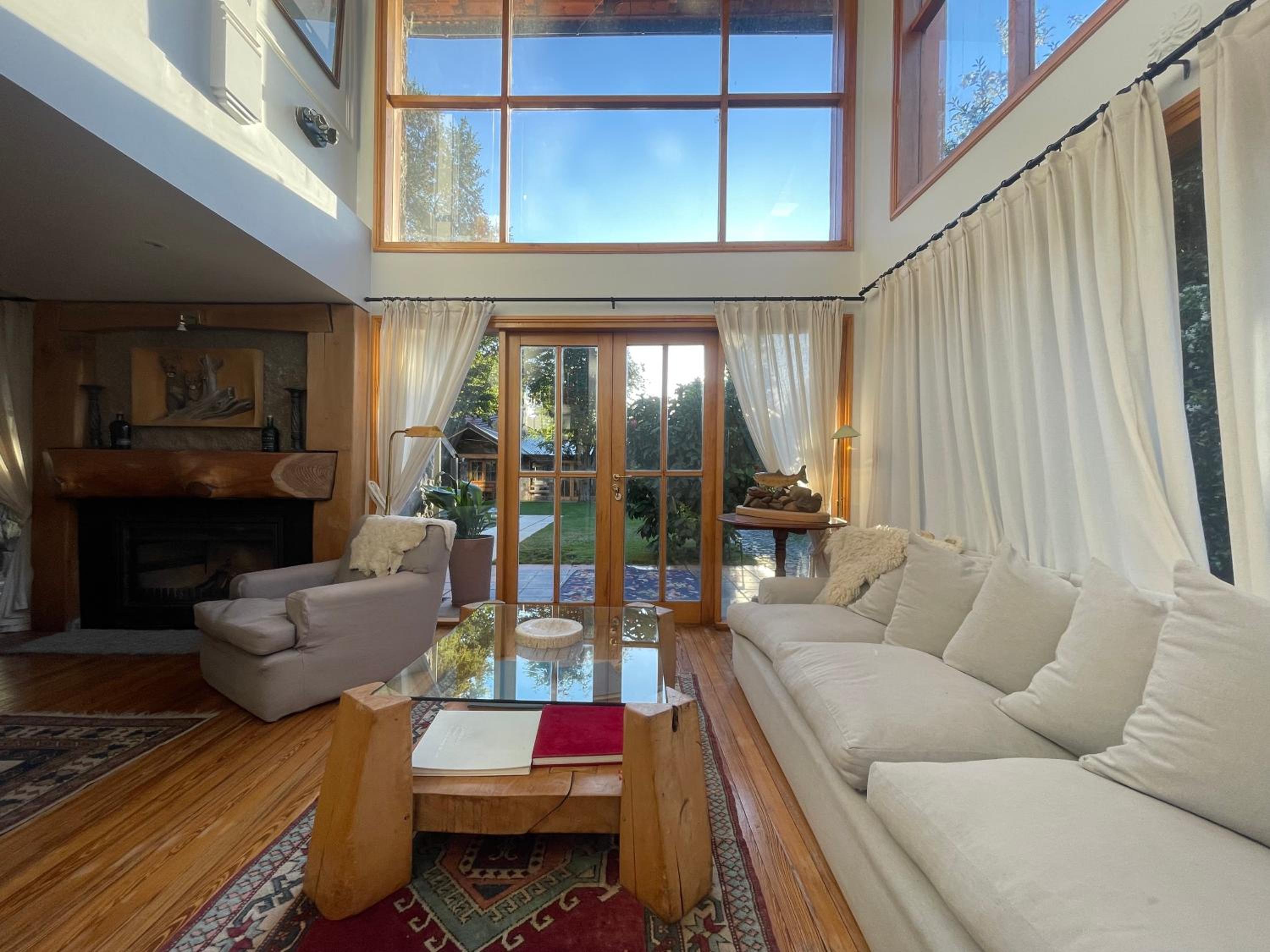 Patagonia Casa Sur - Casona de lujo con piscina y quincho