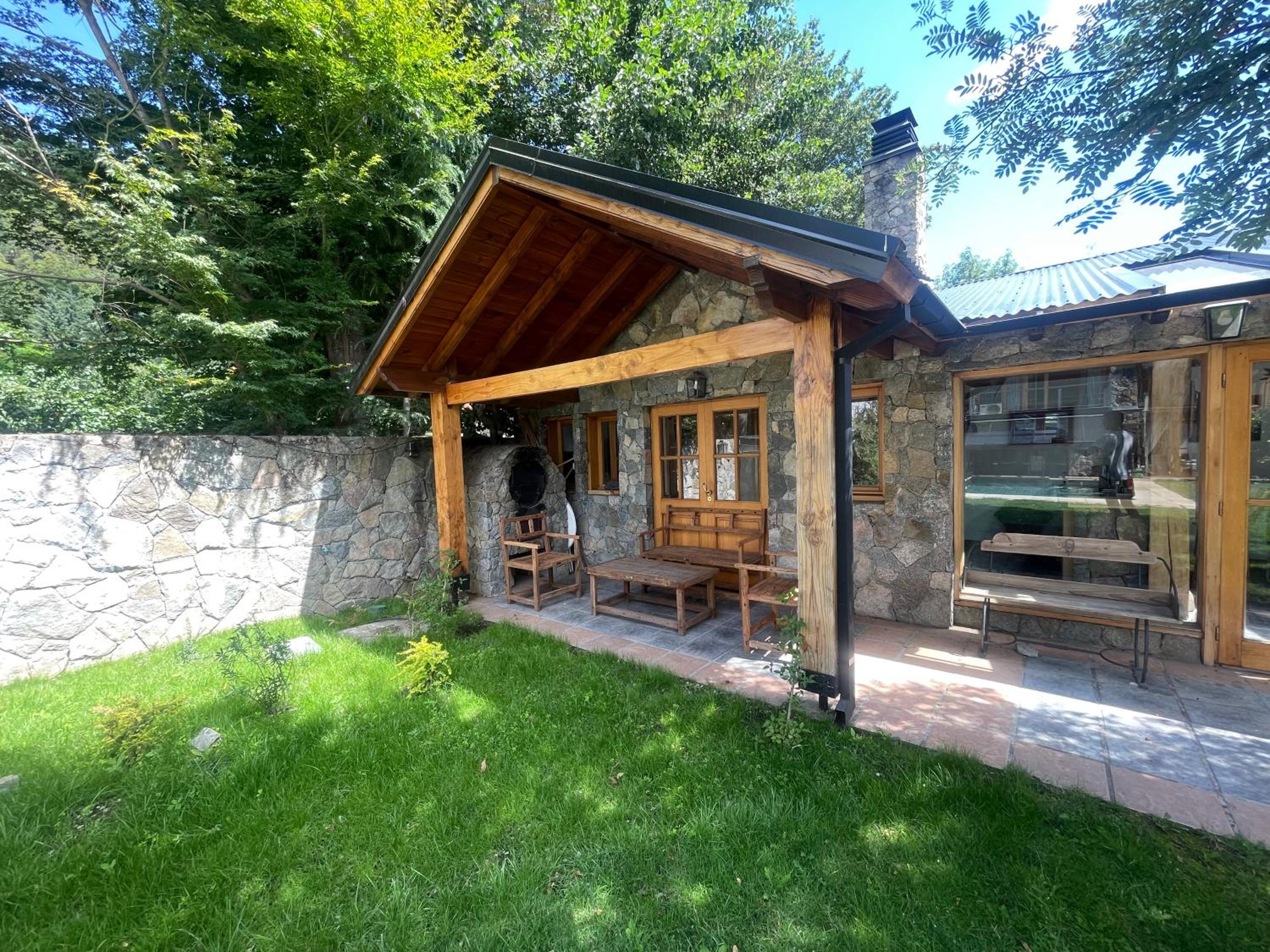 Patagonia Casa Sur - Casona de lujo con piscina y quincho