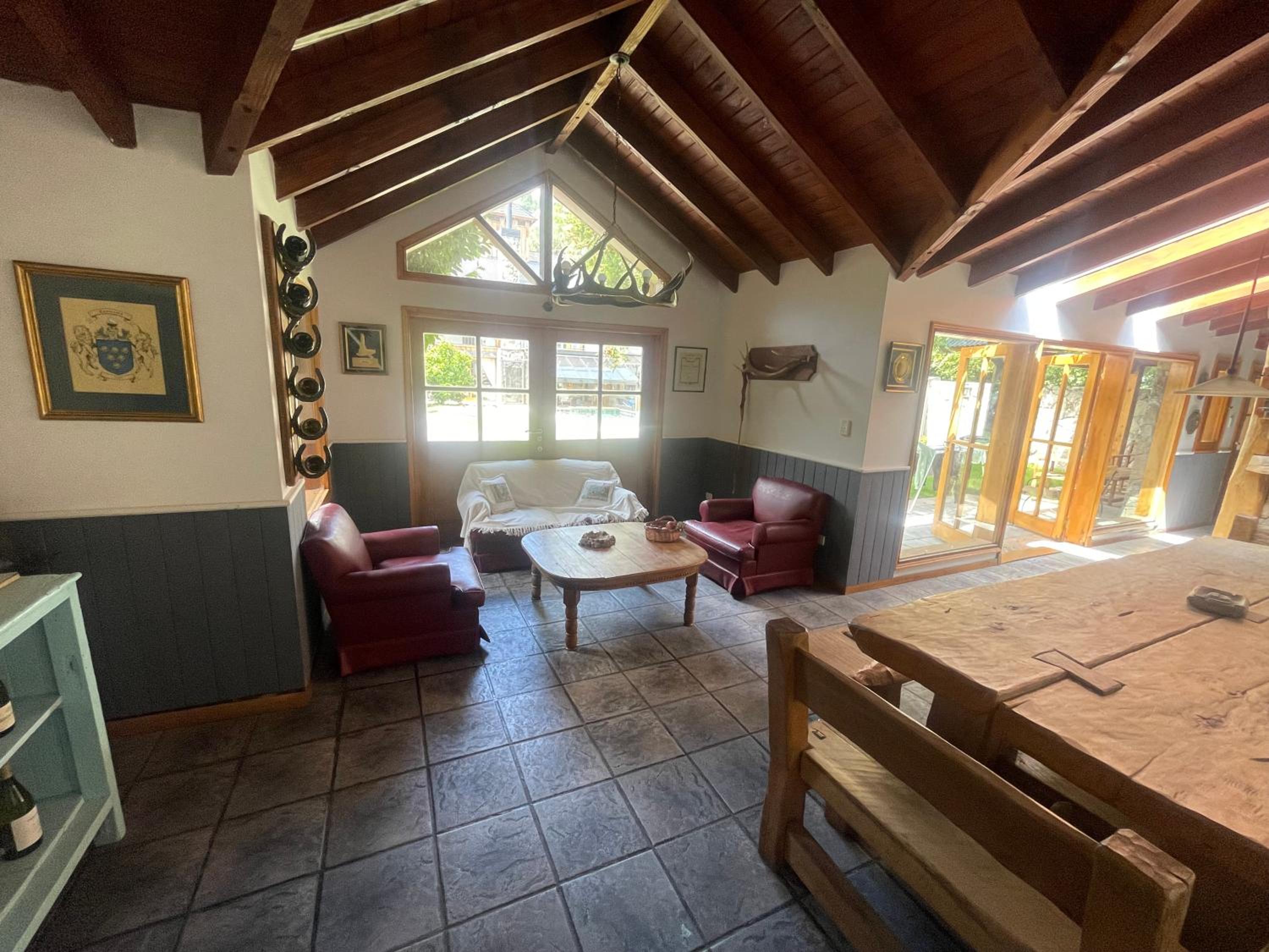 Patagonia Casa Sur - Casona de lujo con piscina y quincho