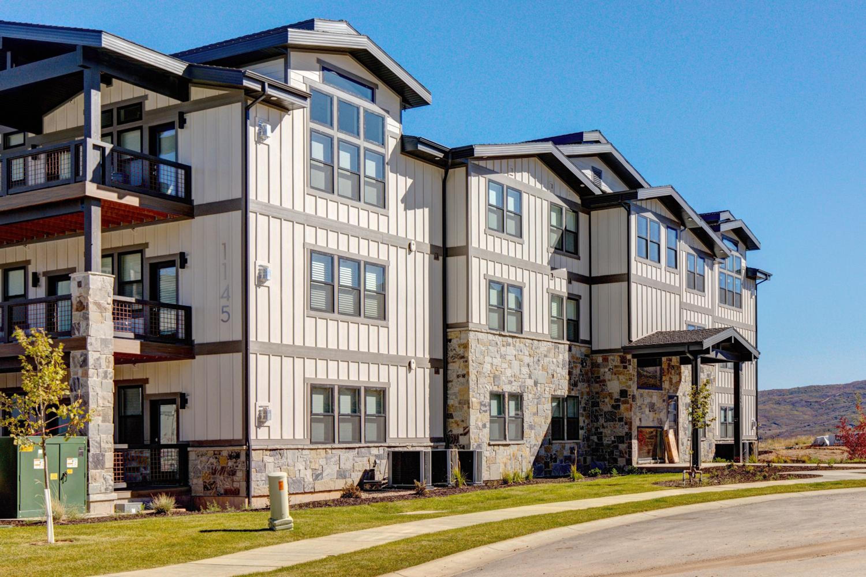 Mayflower Lakeside 301-45 by Moose Management view 4