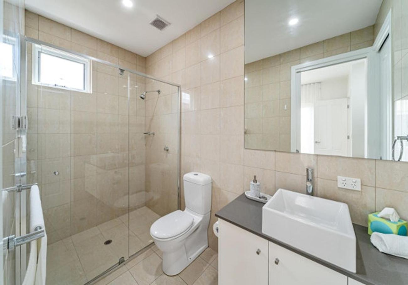 Stylish Home, Family - Walk to Pub,Cafes, 1KM CBD!