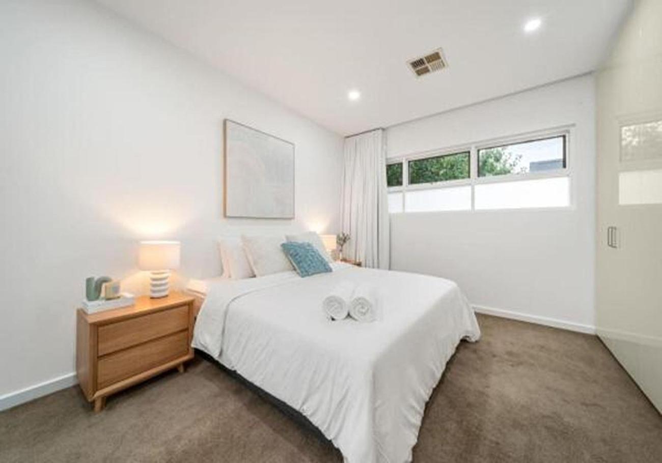 Stylish Home, Family - Walk to Pub,Cafes, 1KM CBD!