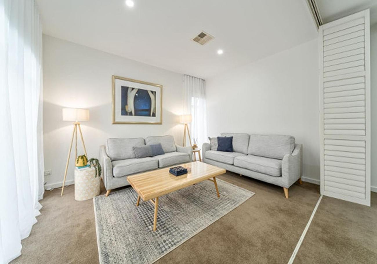 Stylish Home, Family - Walk to Pub,Cafes, 1KM CBD!