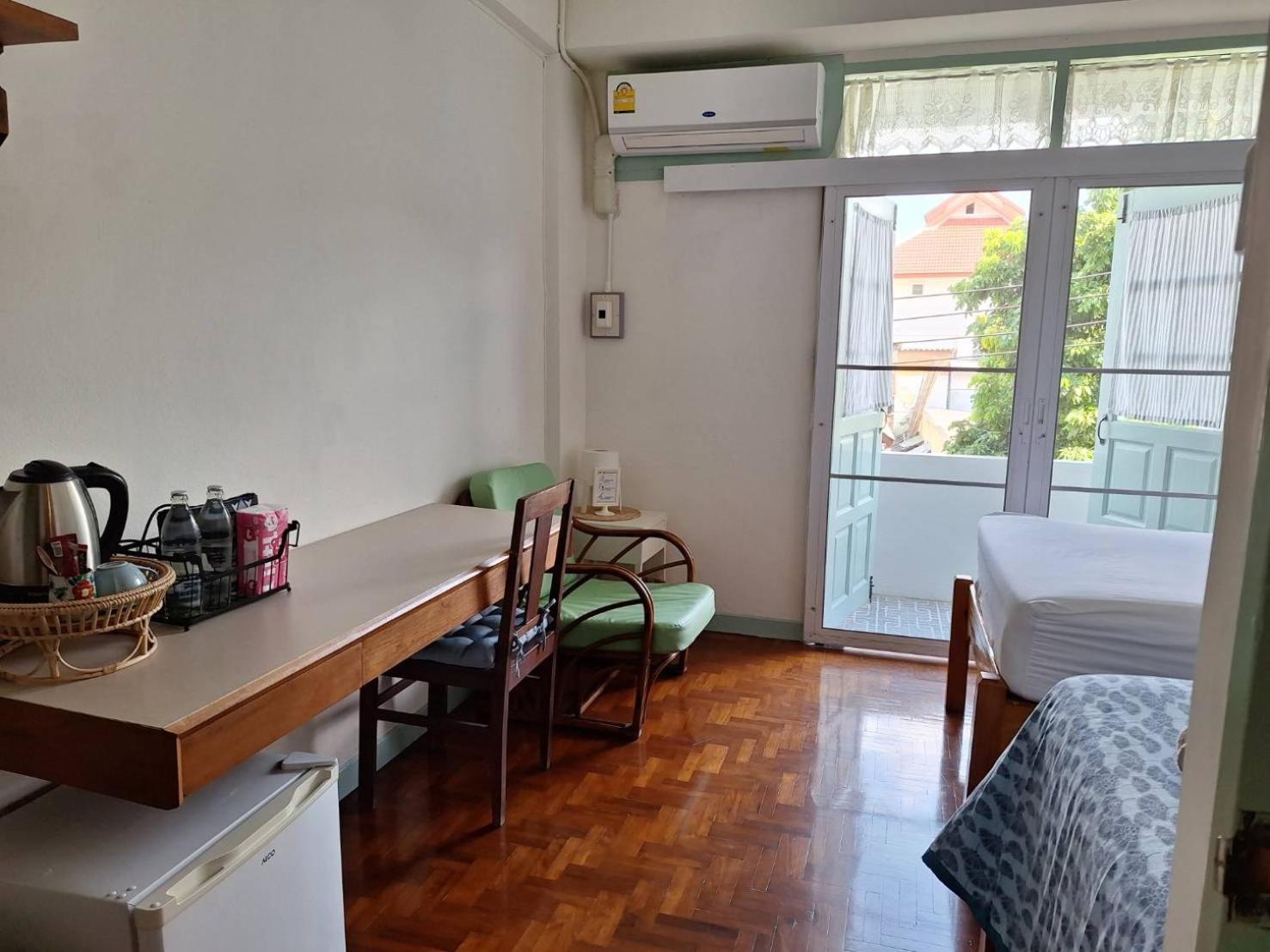 The Commonroom CNX