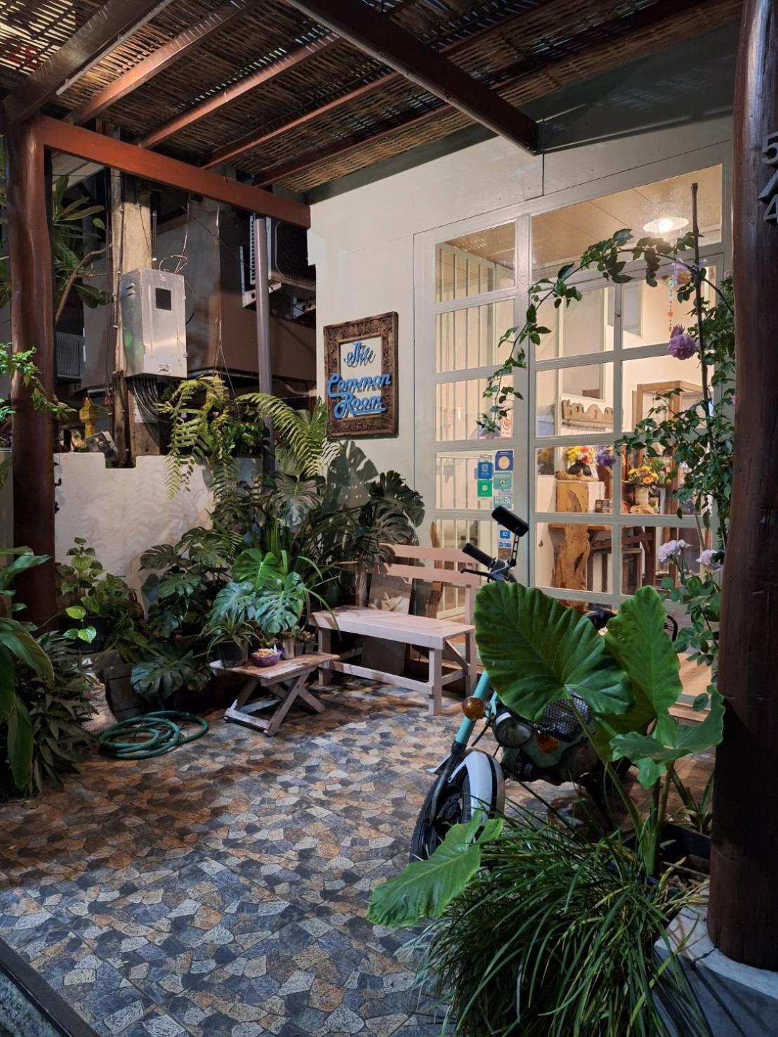 The Commonroom CNX