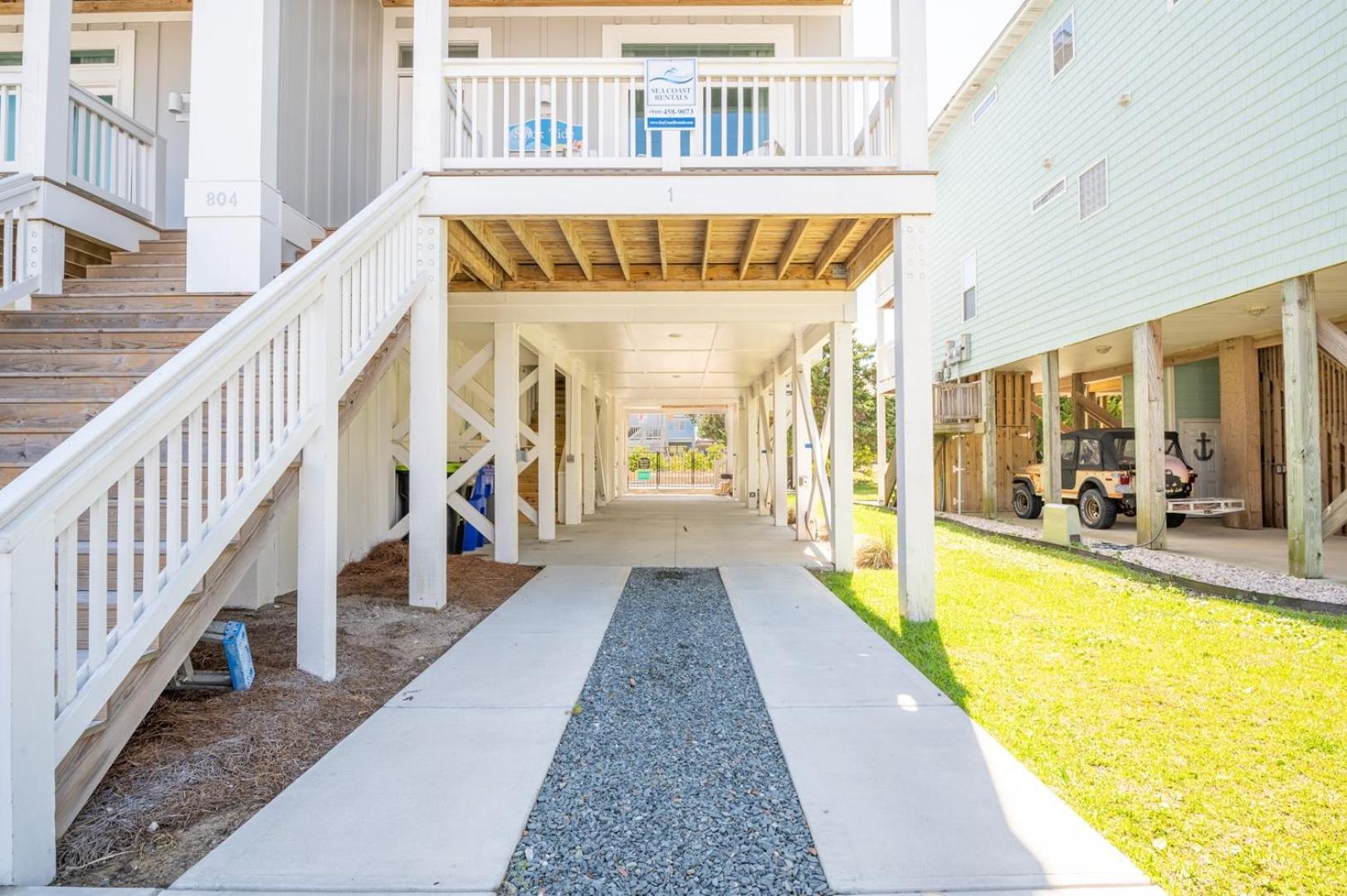 Dogs Allowed at Luxury Duplex - Second Row