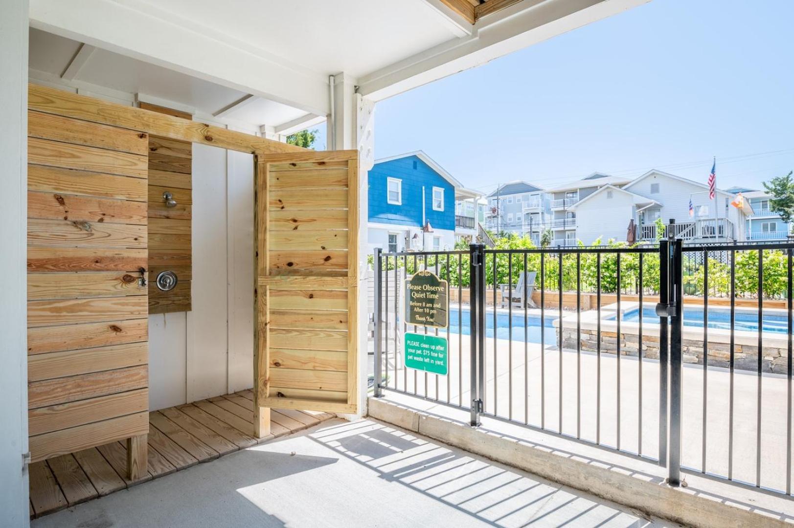 Dogs Allowed at Luxury Duplex - Second Row