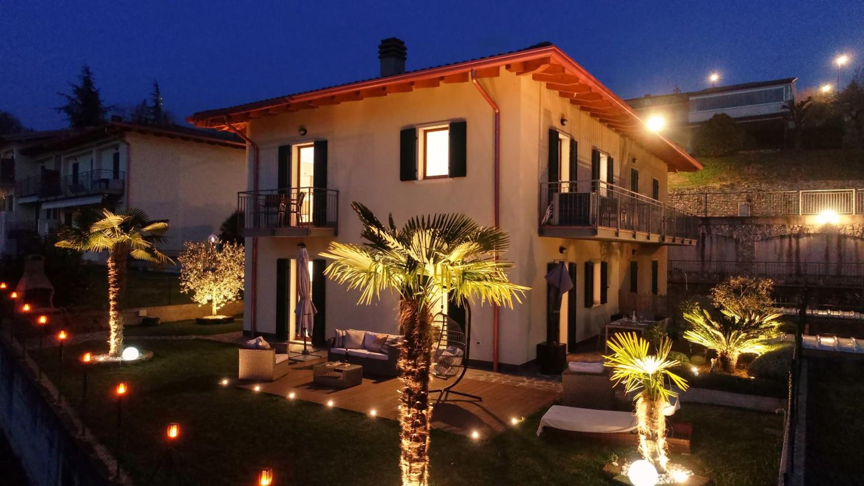 SalvatoreHomes - Luxury Villa with private Dream Garden & BBQ - Casa Palma - a 5 Star Luxury Collection at Lake Garda