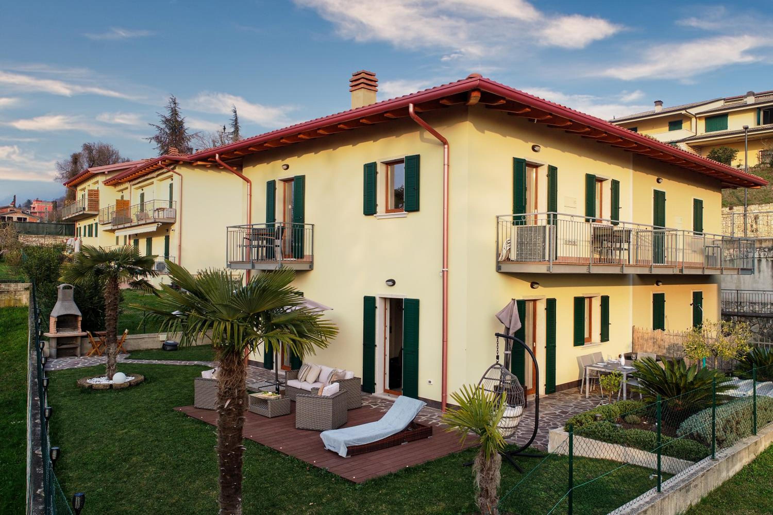 SalvatoreHomes - Luxury Villa with private Dream Garden & BBQ - Casa Palma - a 5 Star Luxury Collection at Lake Garda